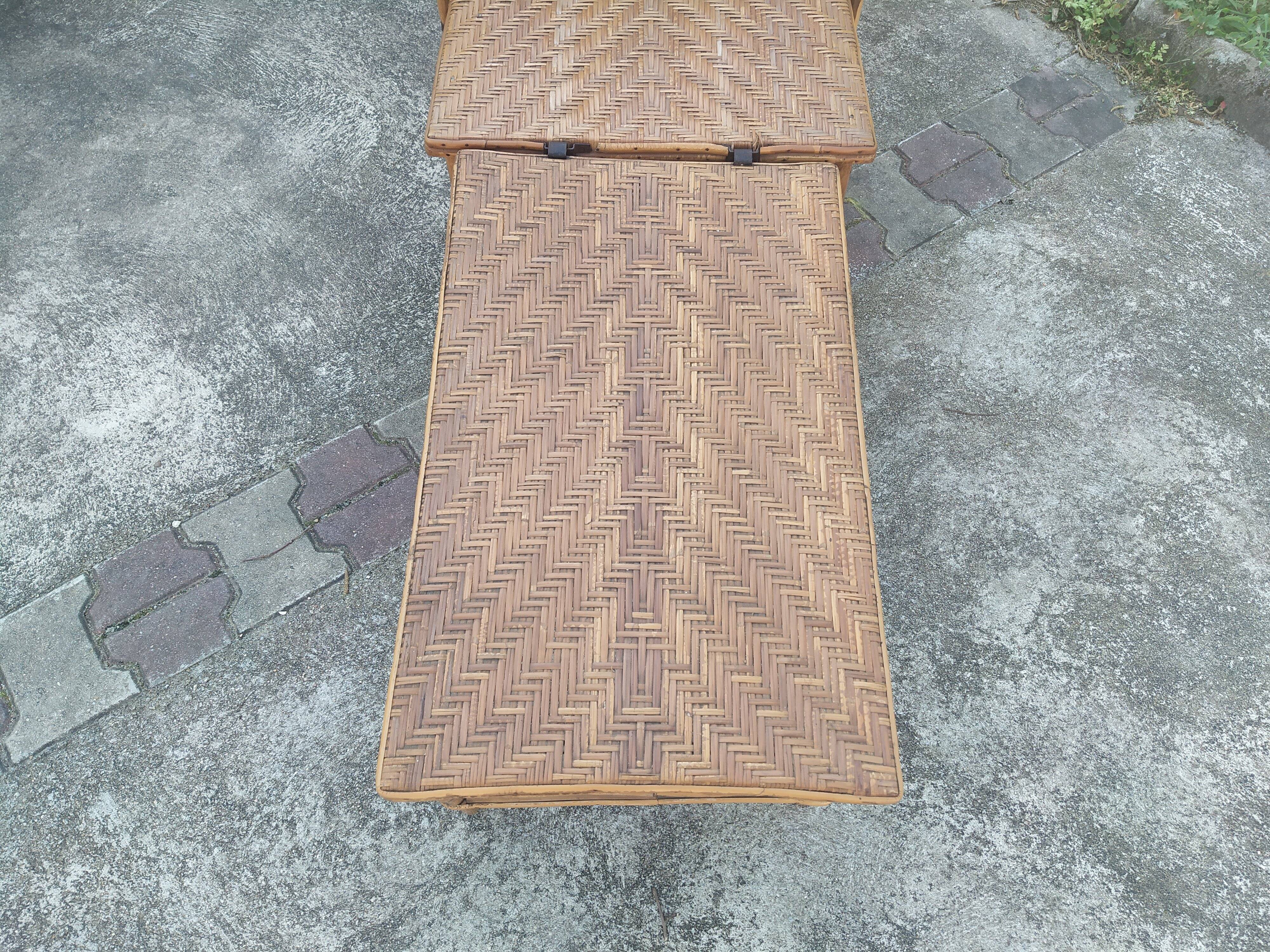 Former rattan and bamboo lounge chair in 1920