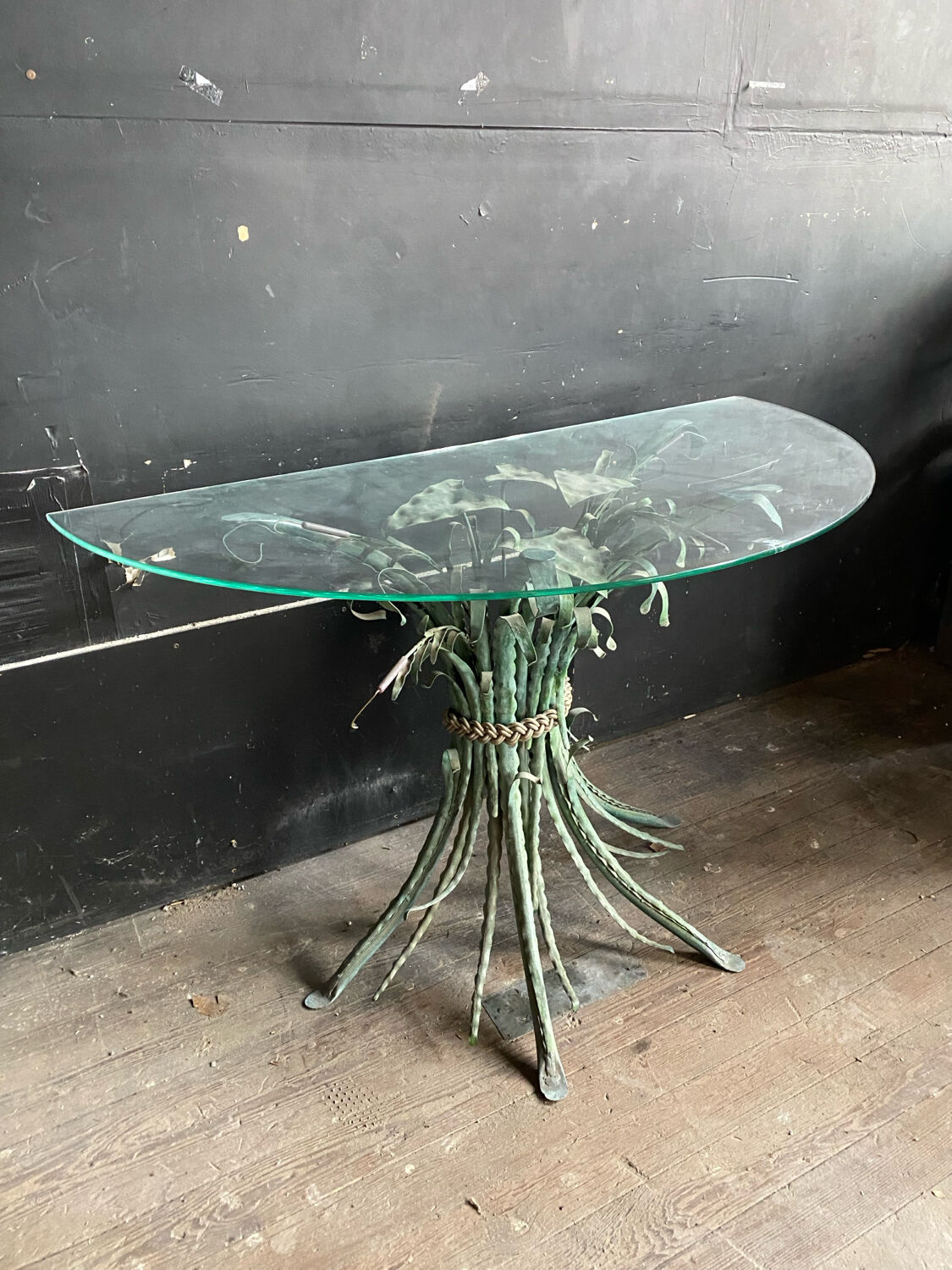 Console vintage en metal patiné feuilles de roseau