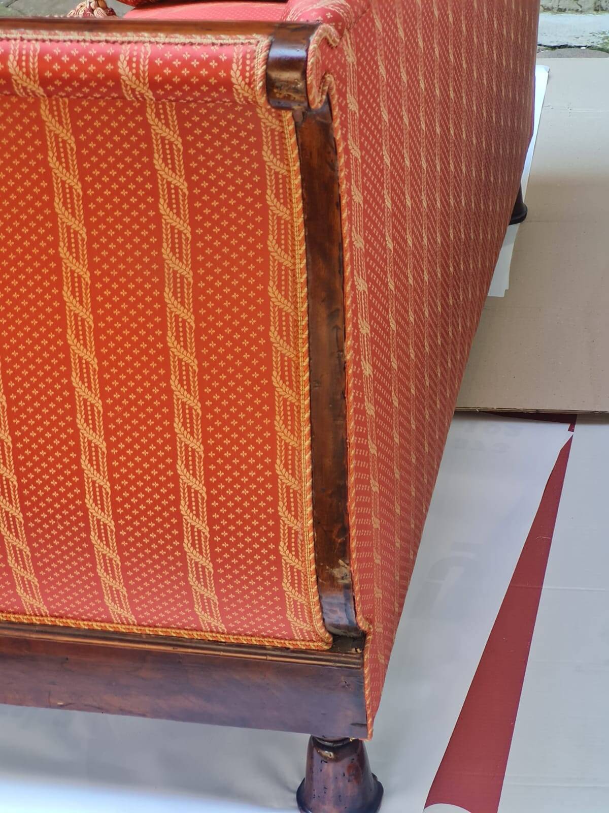 Boat-shaped sofa in 19th-century style