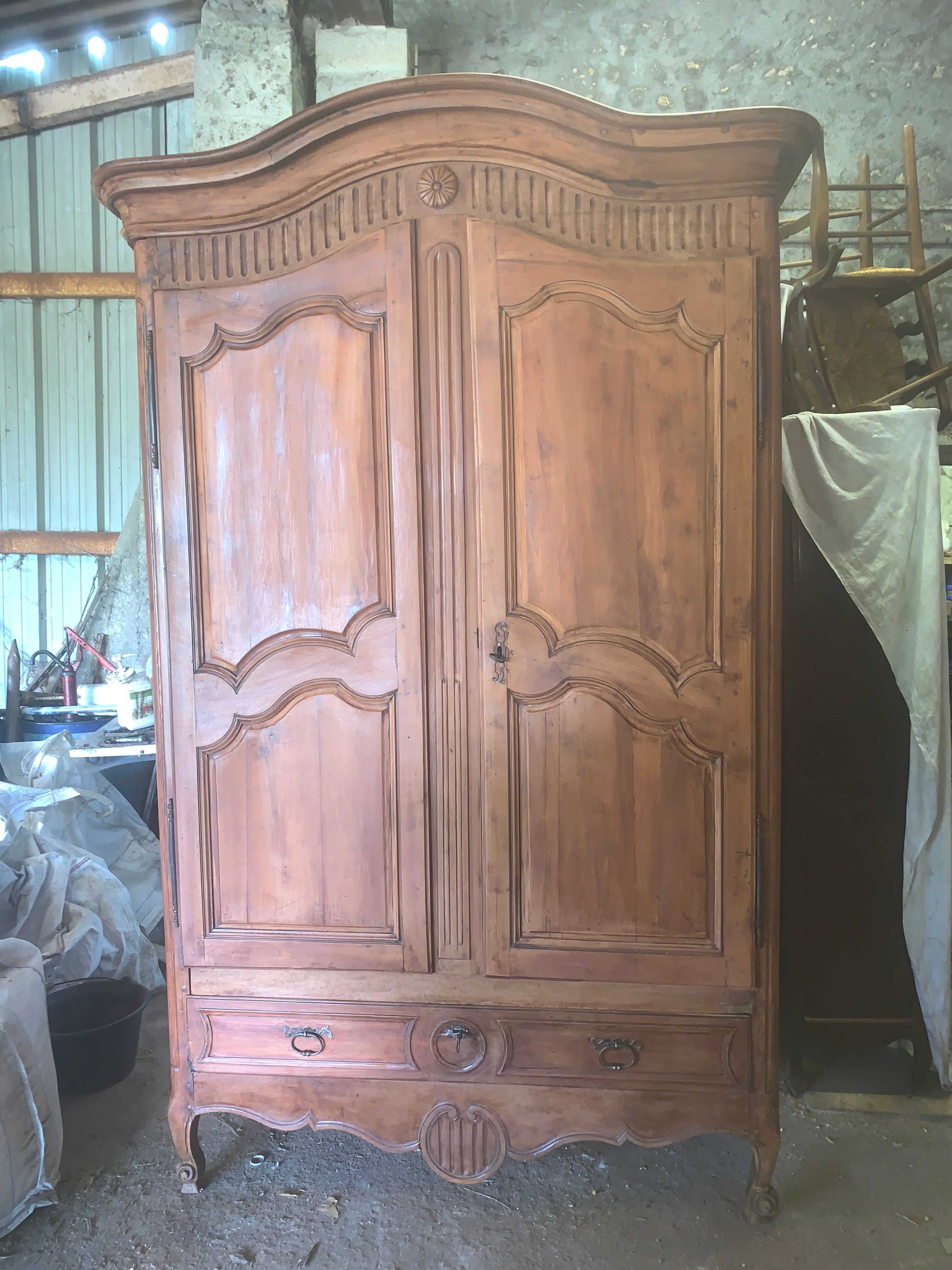 Armoire Louis XV en cerisier