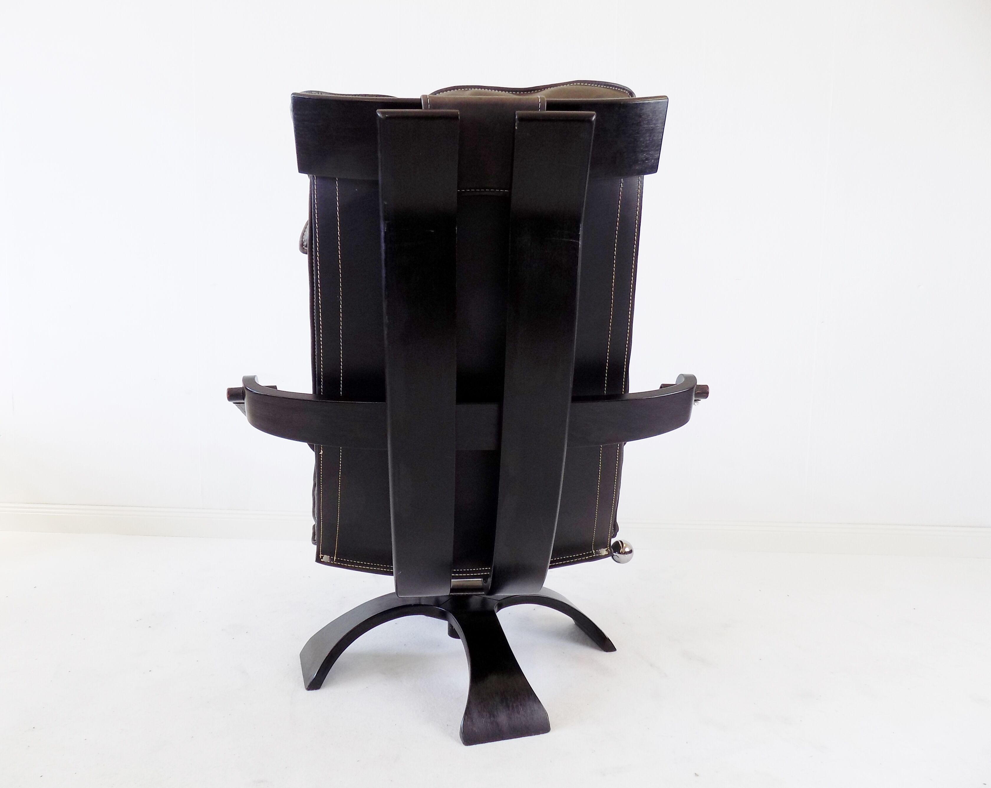 Nelo leather lounge chair by Ake Fribytter