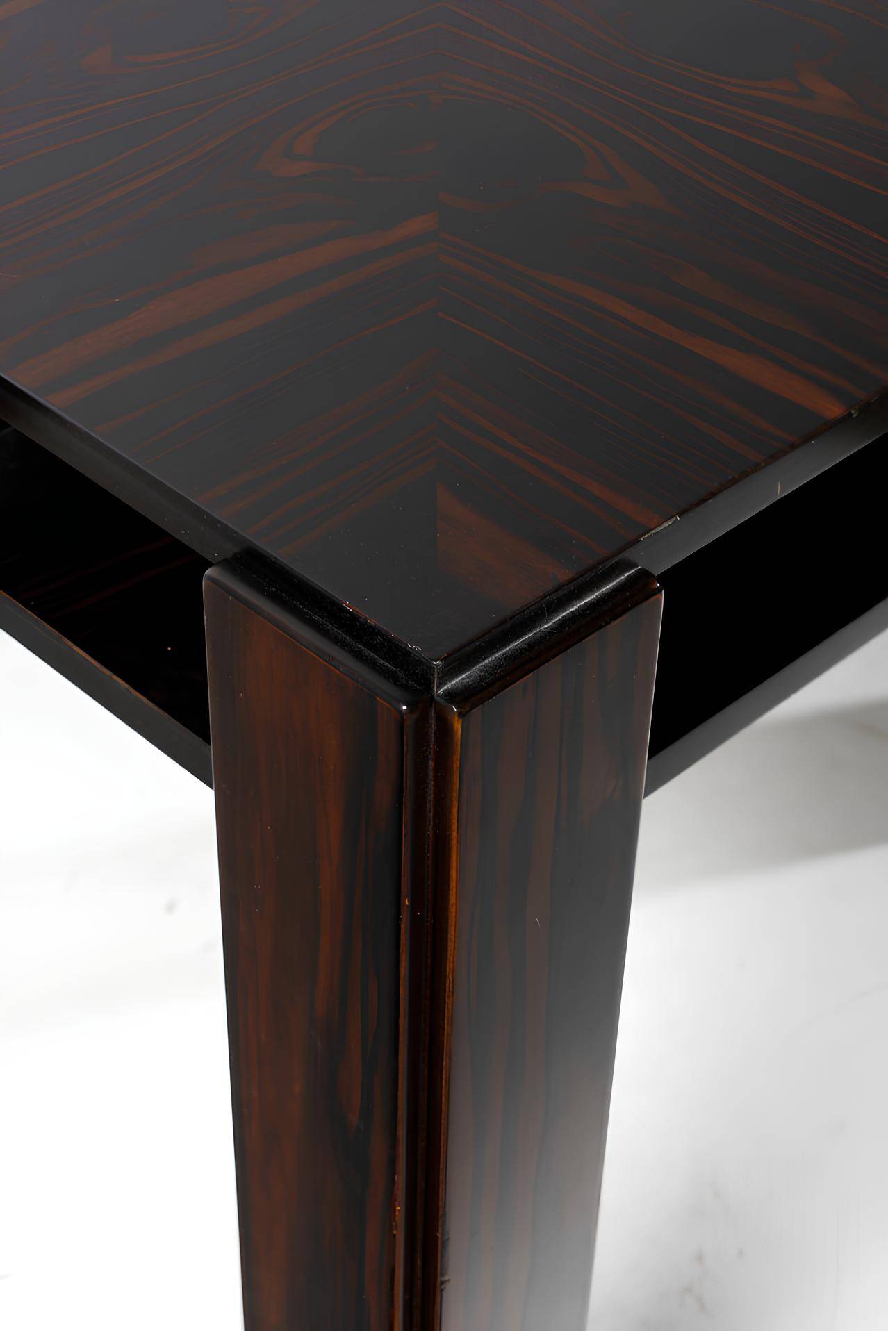 Table attribuée à Gianfranco Frattini en ébène Massacar Italie 1970