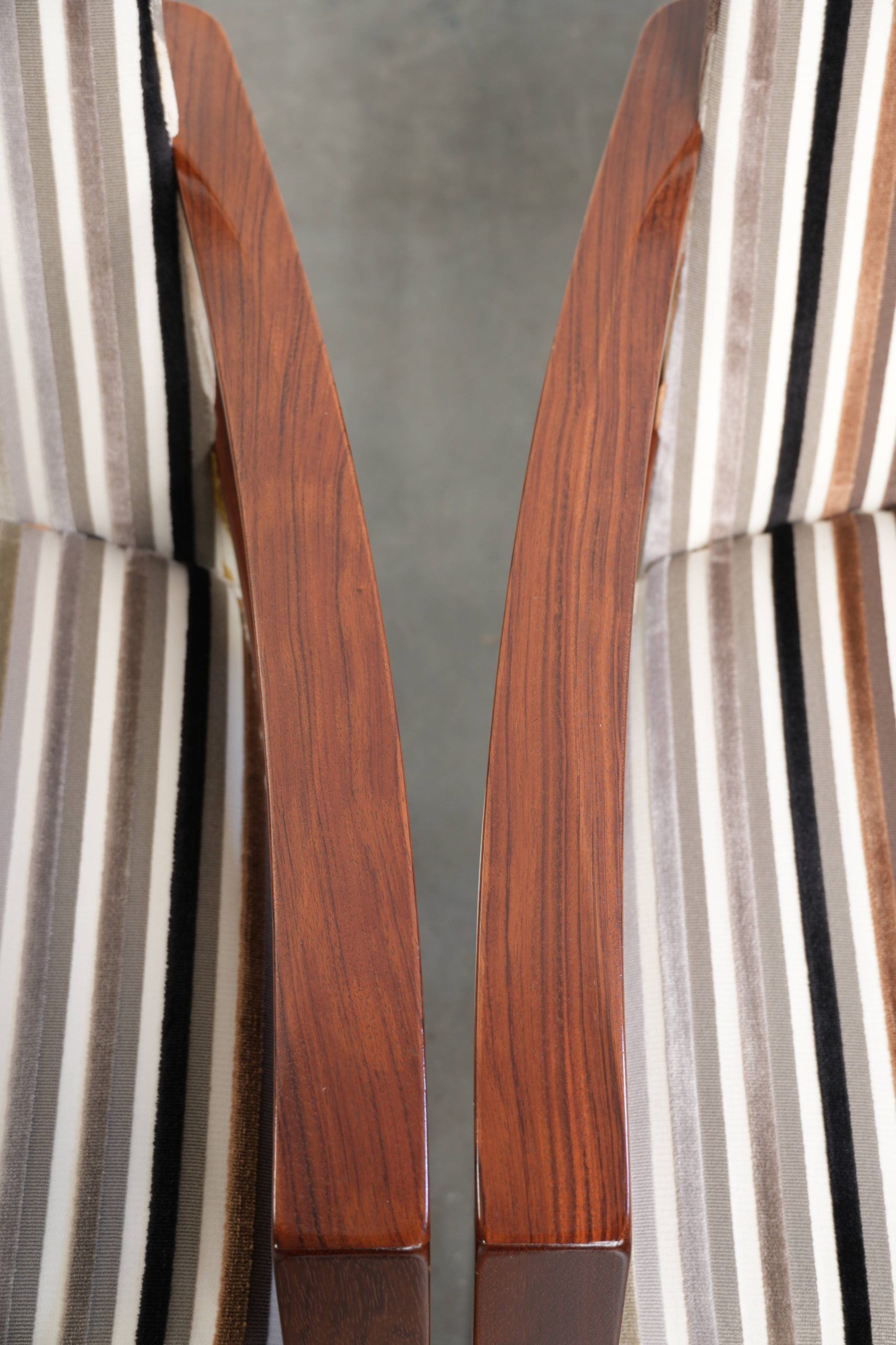 Set of 4 Art Deco design dining chairs with luxurious fabric upholstery