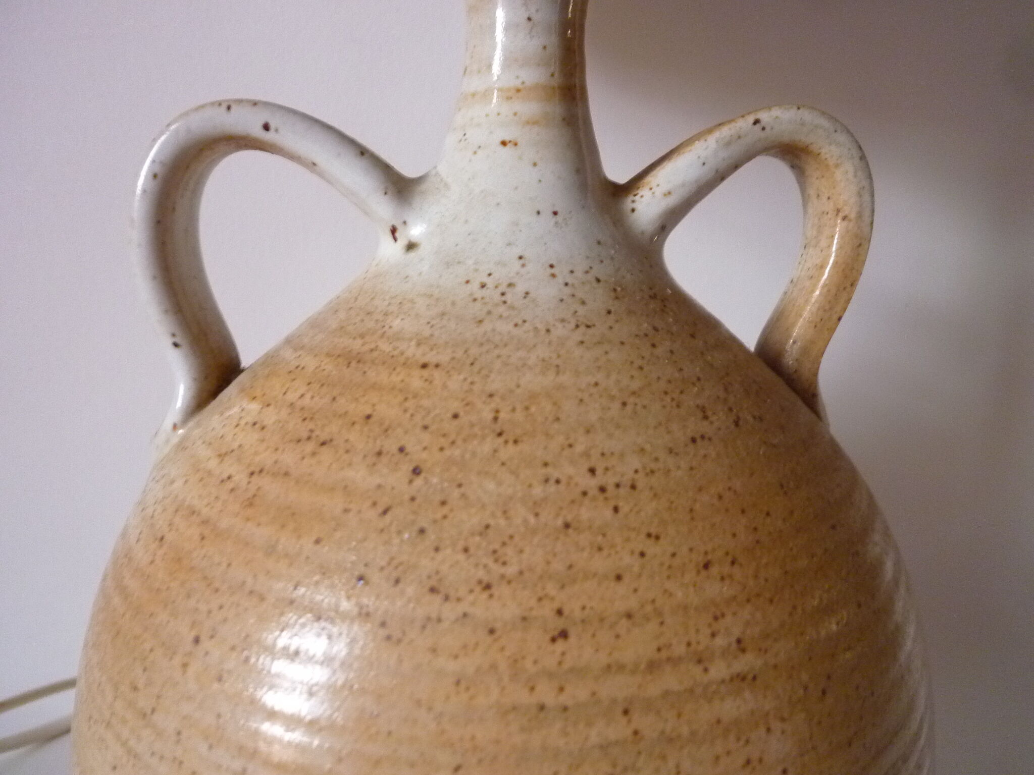 Lamp with sandstone handles