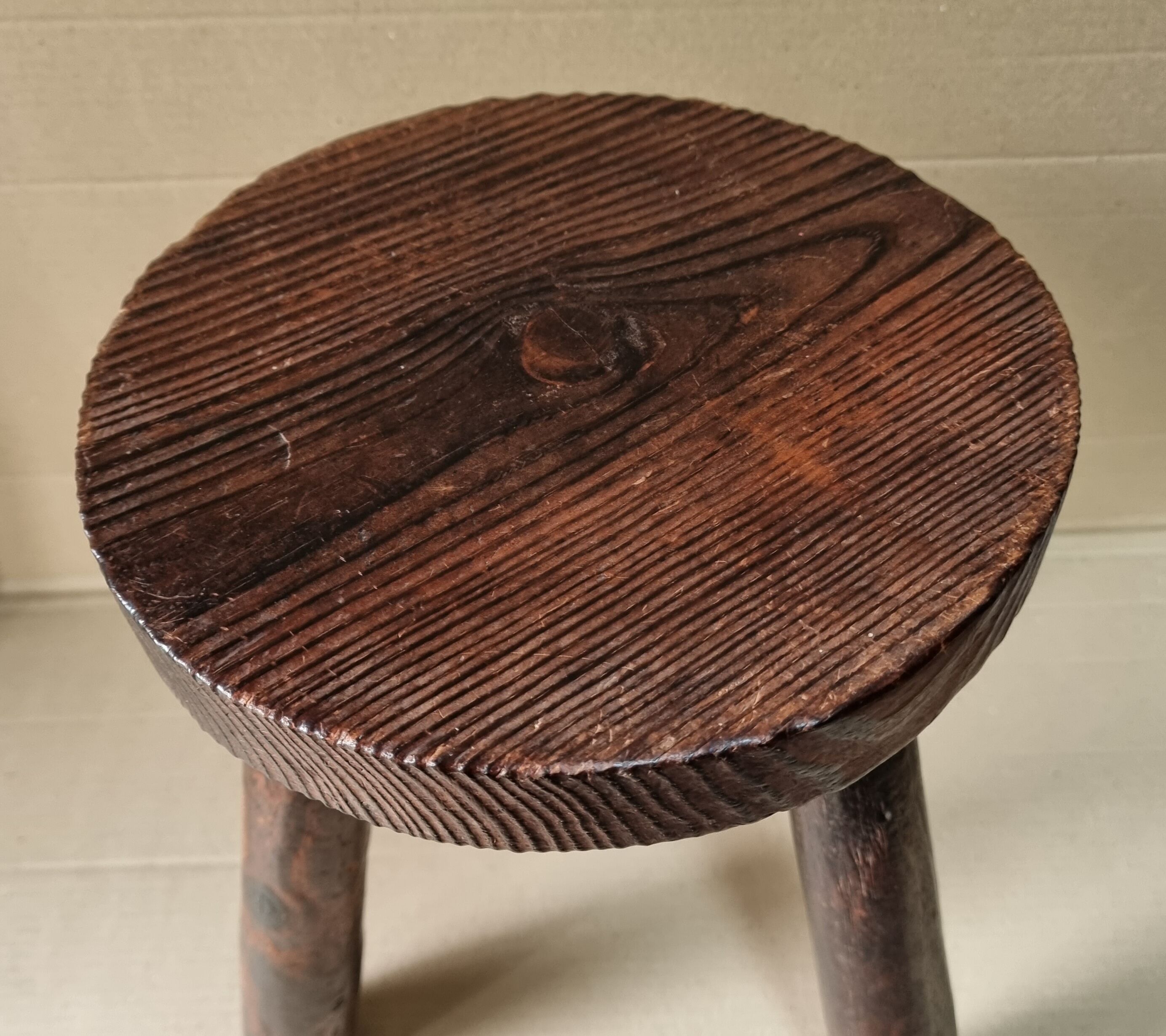 Tripod stool in solid wood
