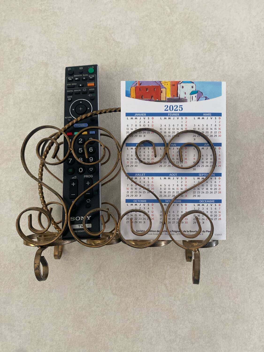 60s magazine rack in gold metal