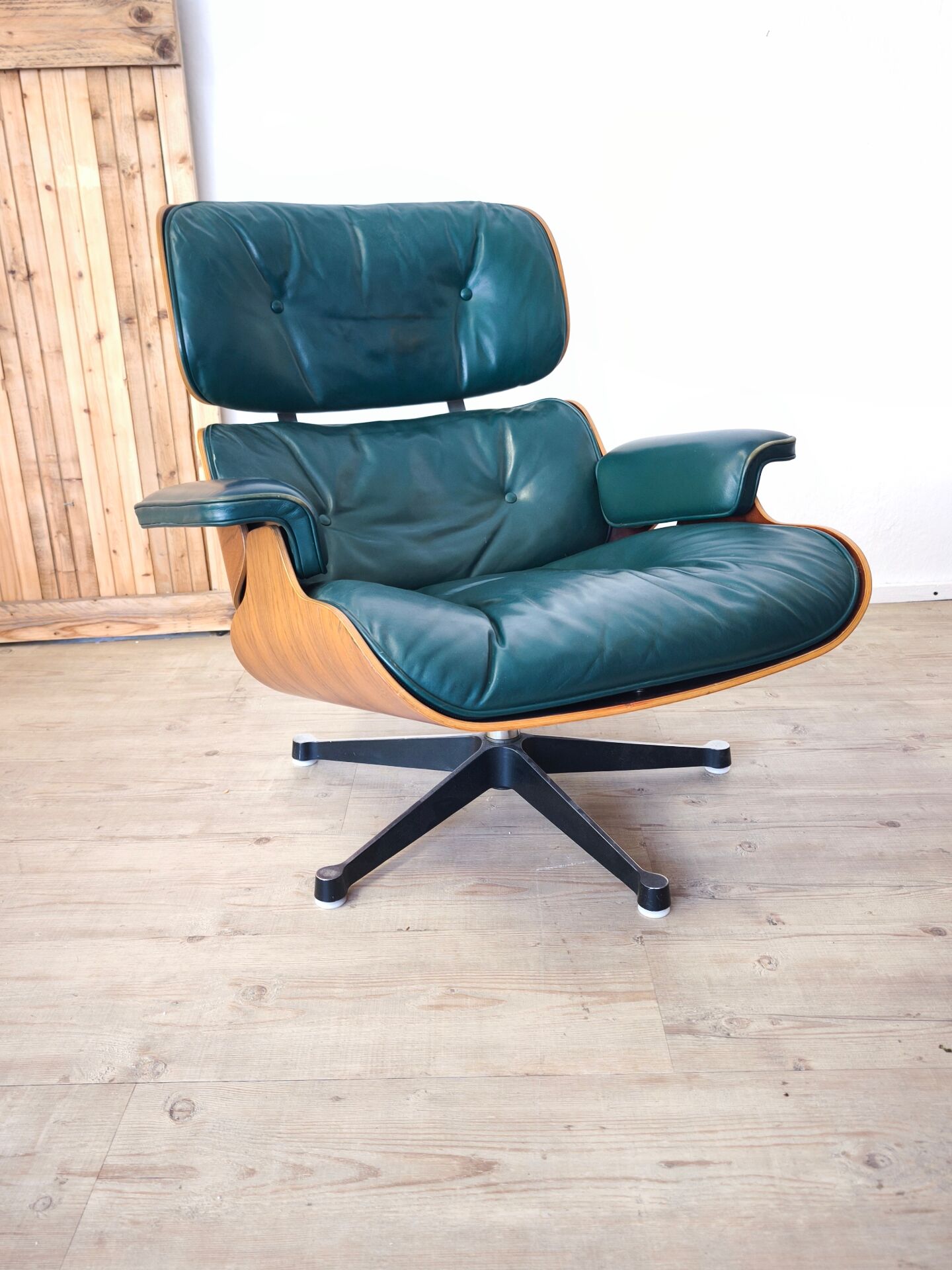 Fauteuils Lounge Eames ,production Herman Miller, avec ottoman. En cui