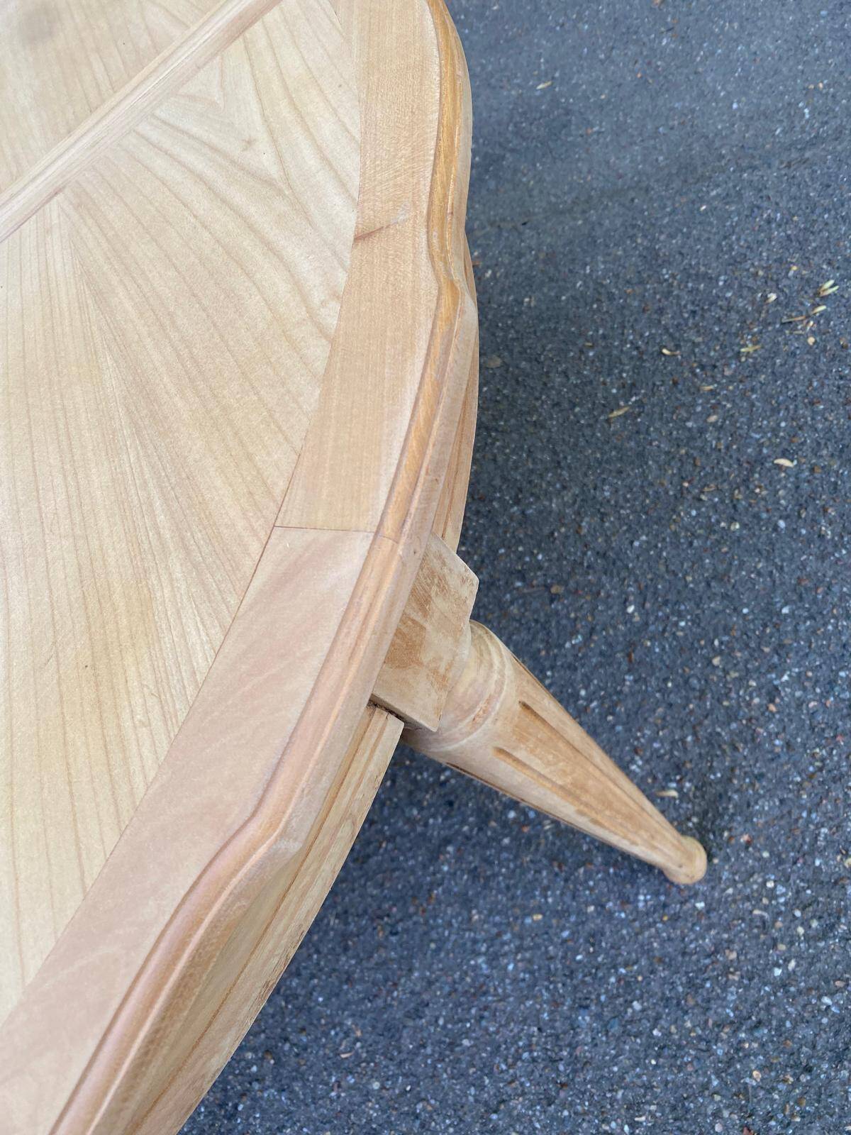Extendable round table in renovated Louis XVI style, made of light wood, with 2 extensions.