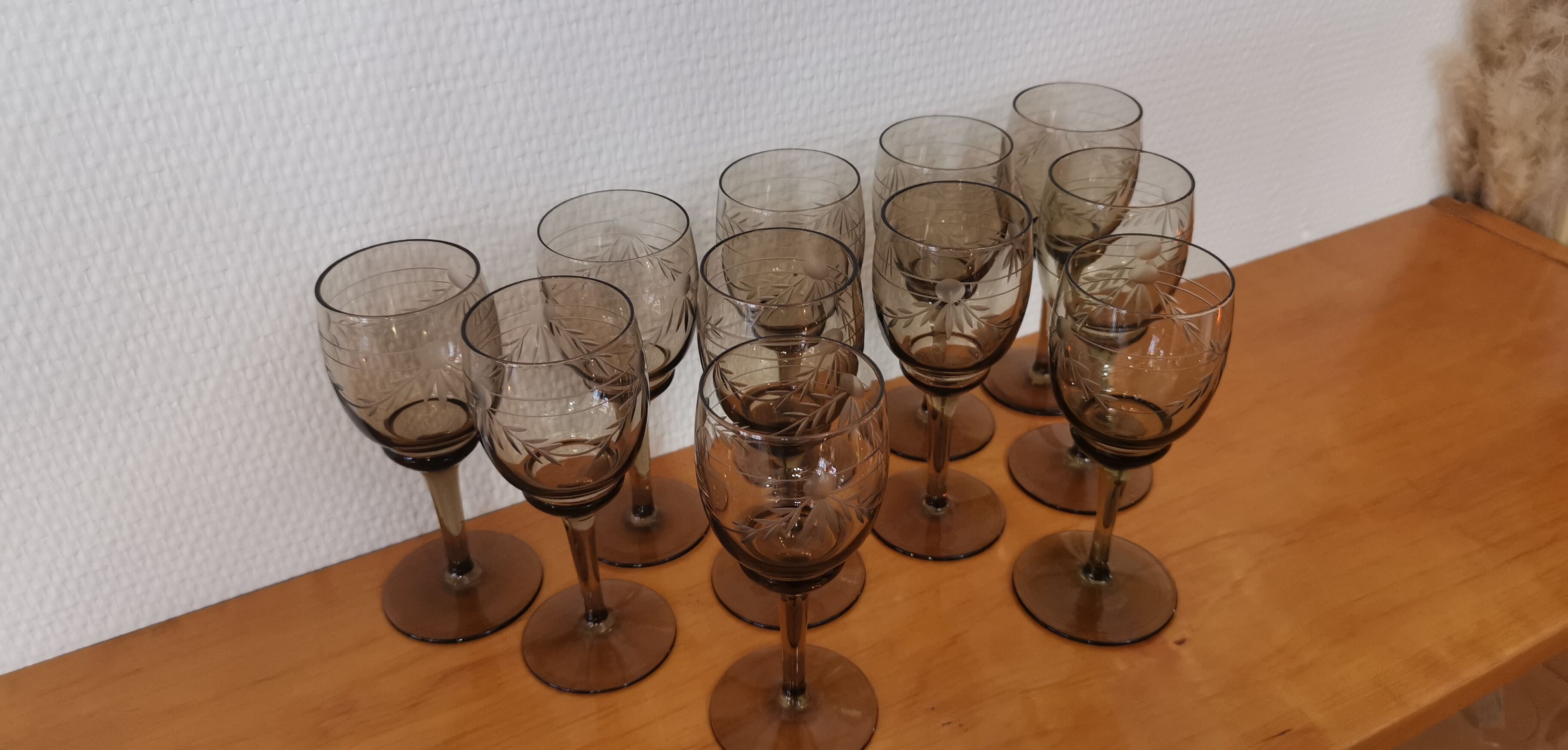 Set of 11 glasses with chiseled vintage 60s transparent brown