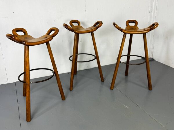 Ensemble de 3 tabourets de bar brutalistes Marbella par Sergio Rodrigues, années 1960.