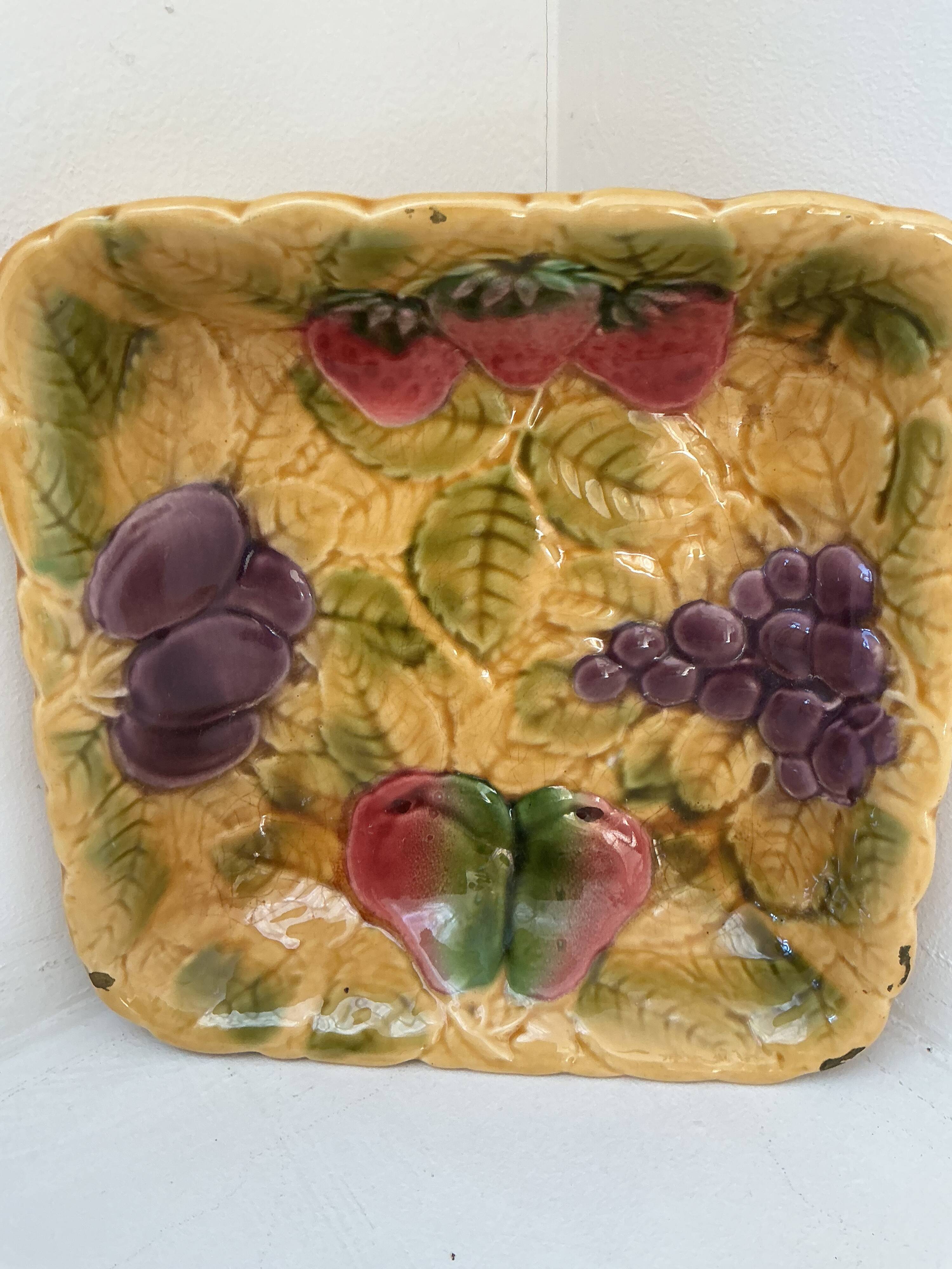 Shallow dish - salad bowl Sarreguemines - fruit decoration Barbotine