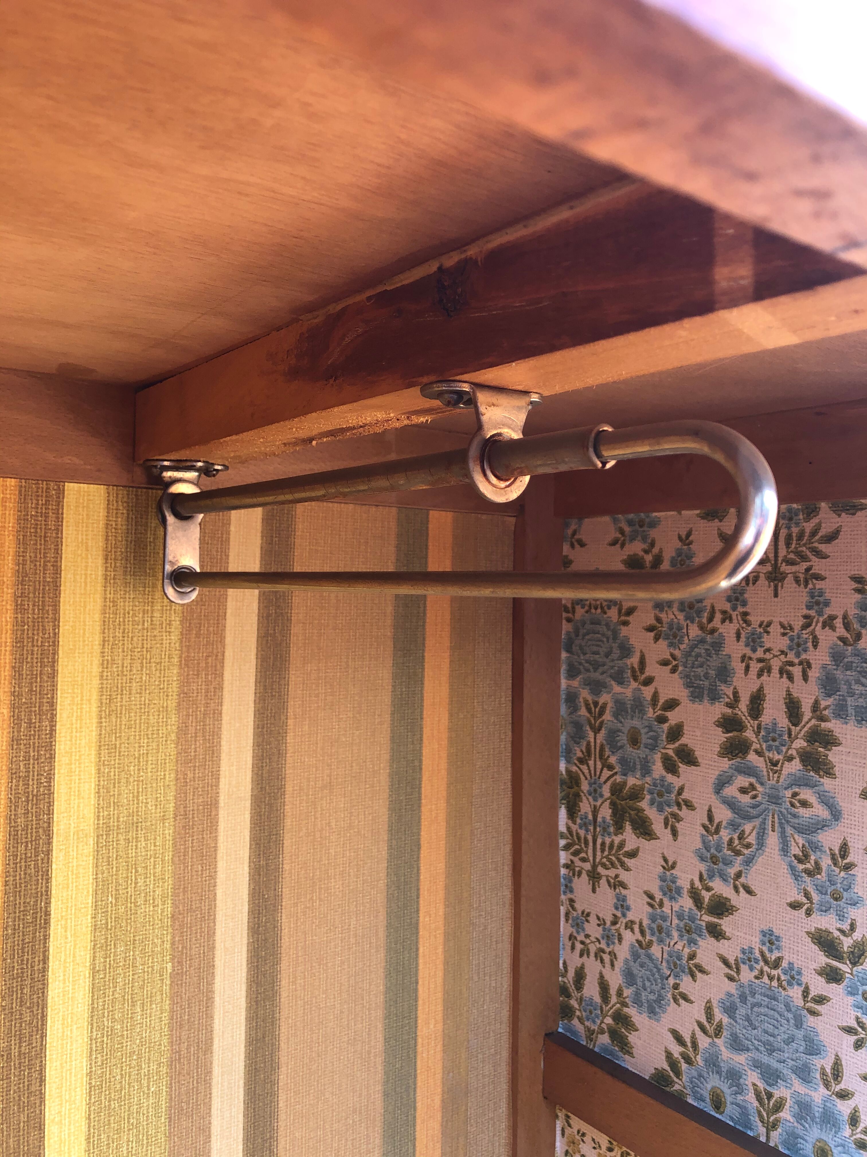 Asymmetrical cabinet