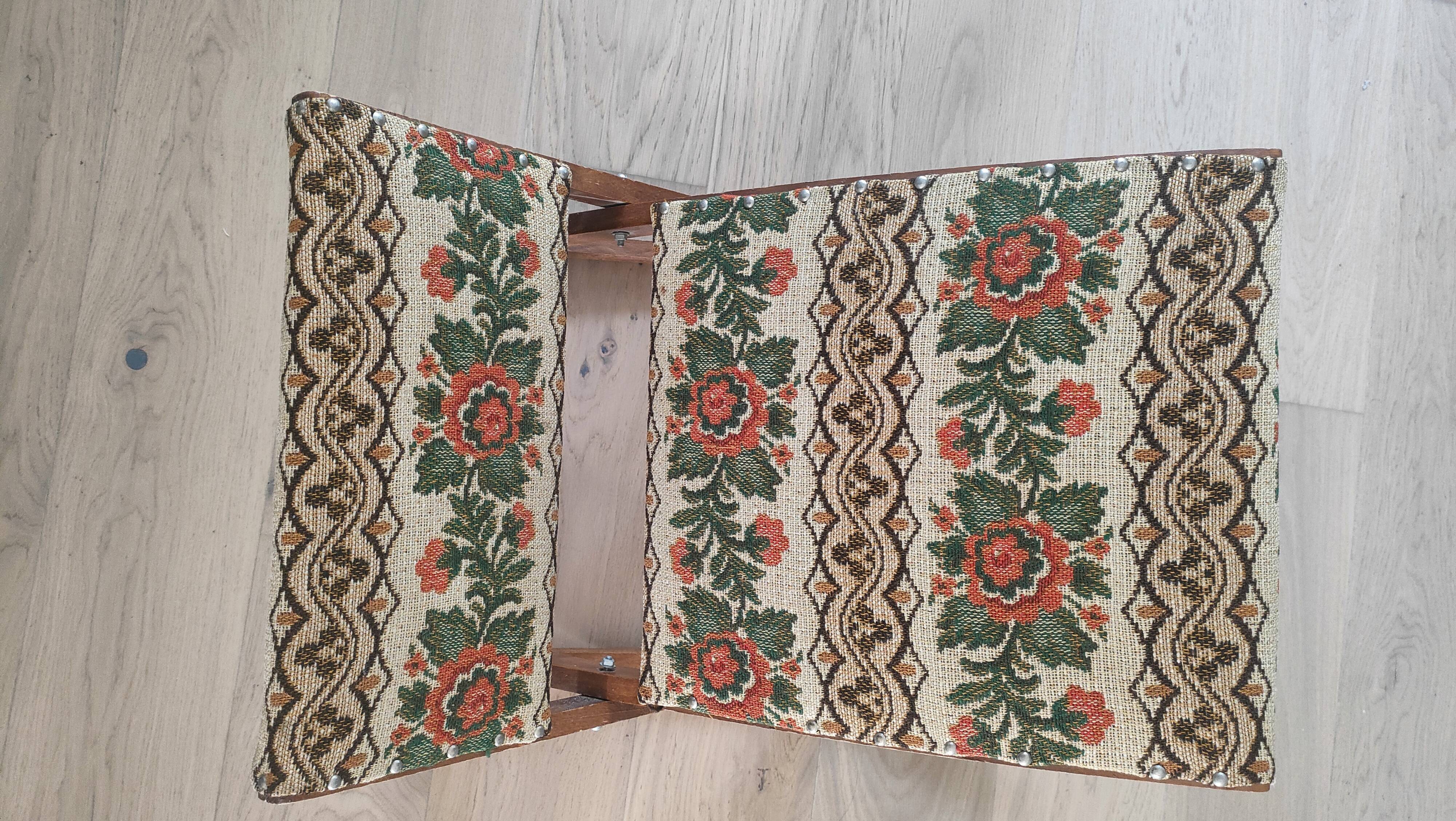Foldable footrest year 70