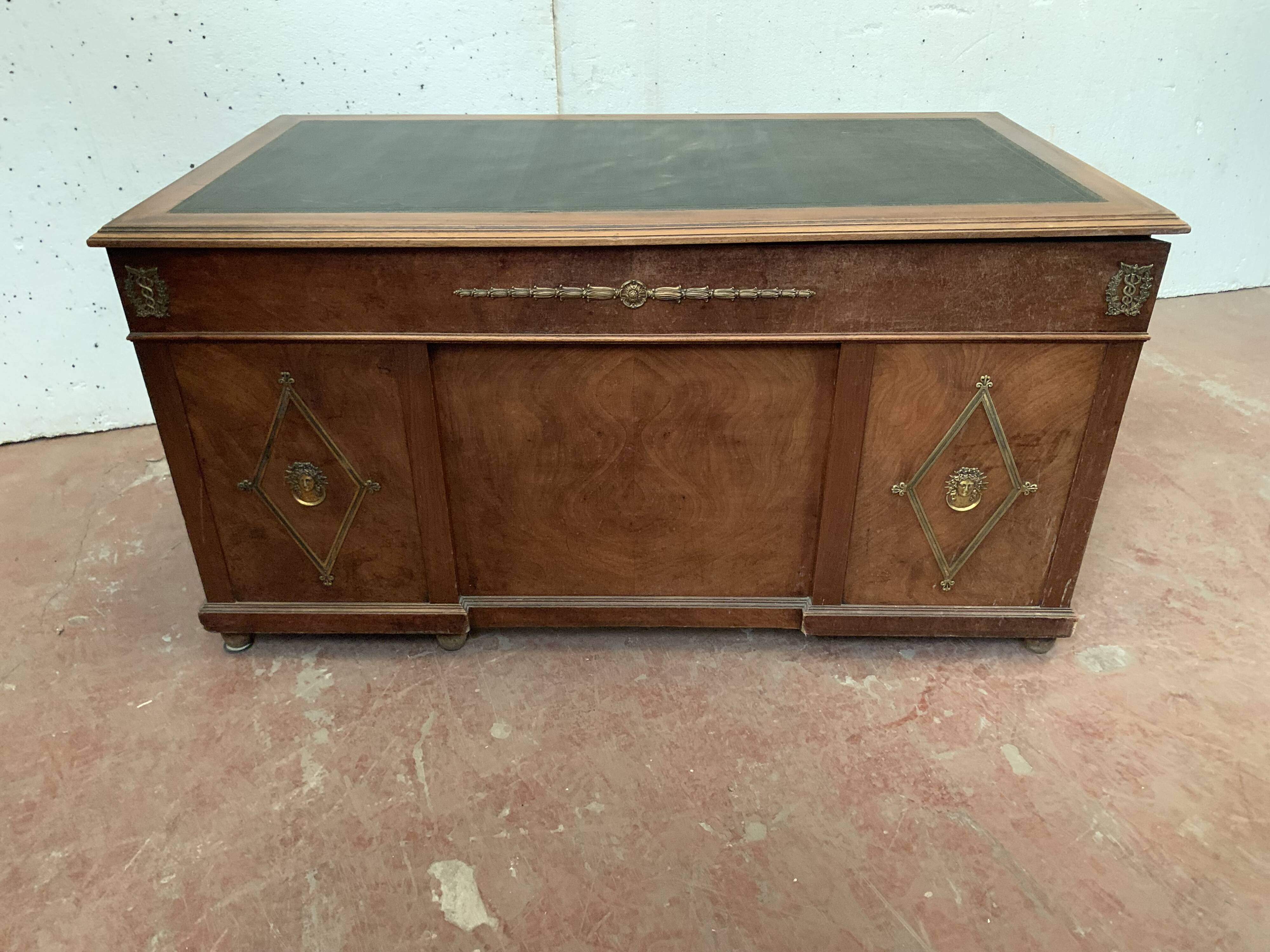 Bureau a caissons de style Empire en acajou et placage XX siècle