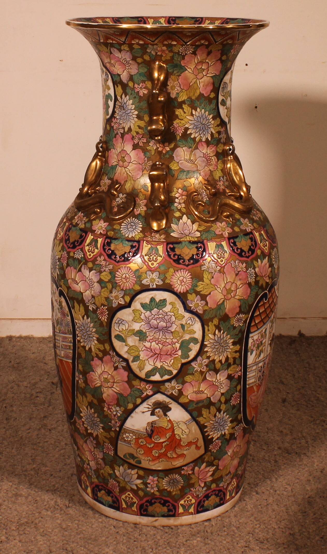 Chinese Enamelled Porcelain Vase with Polychrome Decoration - on Pedestals