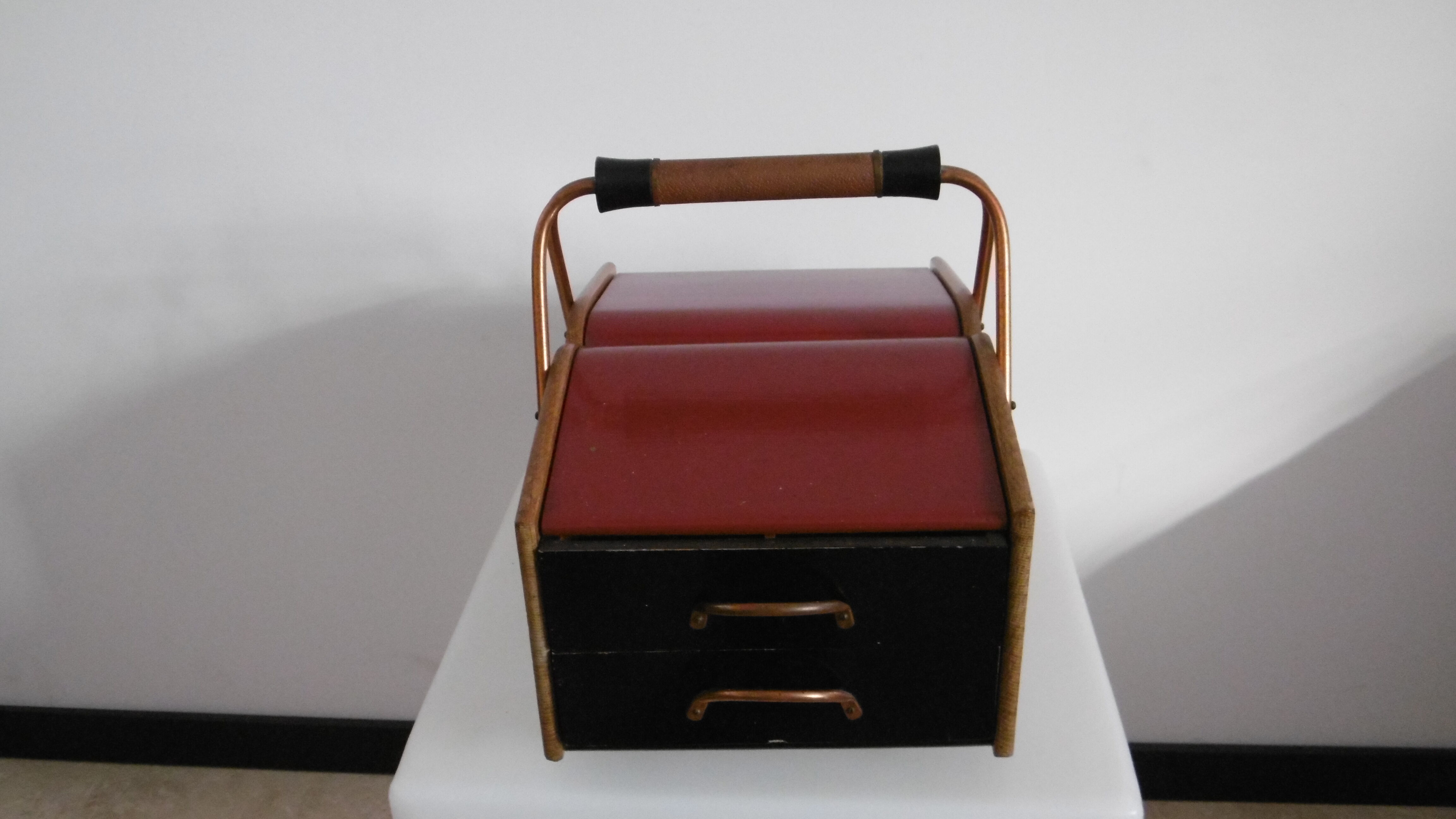 Two-color wood seamstress