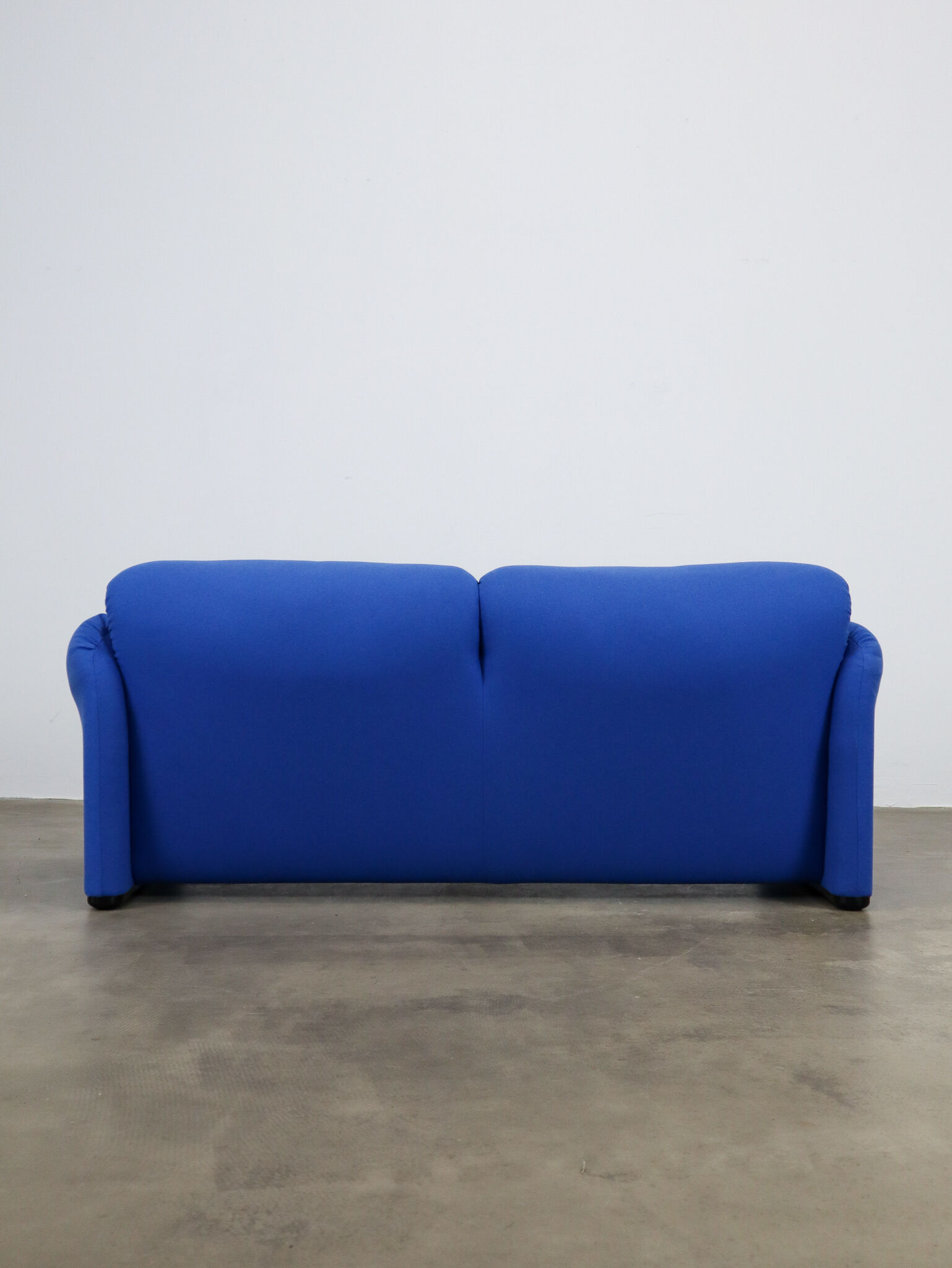 Maralunga sofa blue