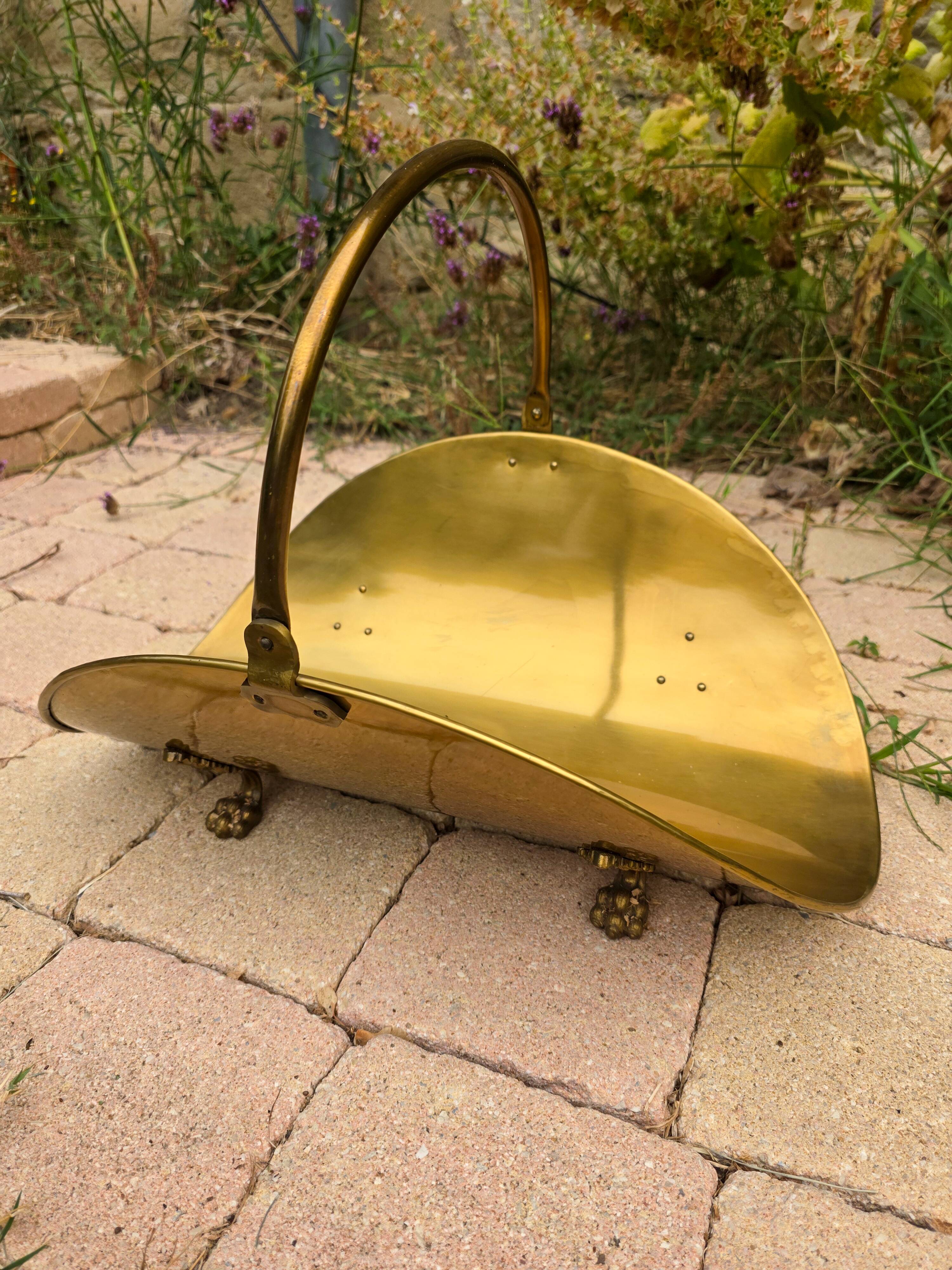 Brass log basket, claw feet, 1960s