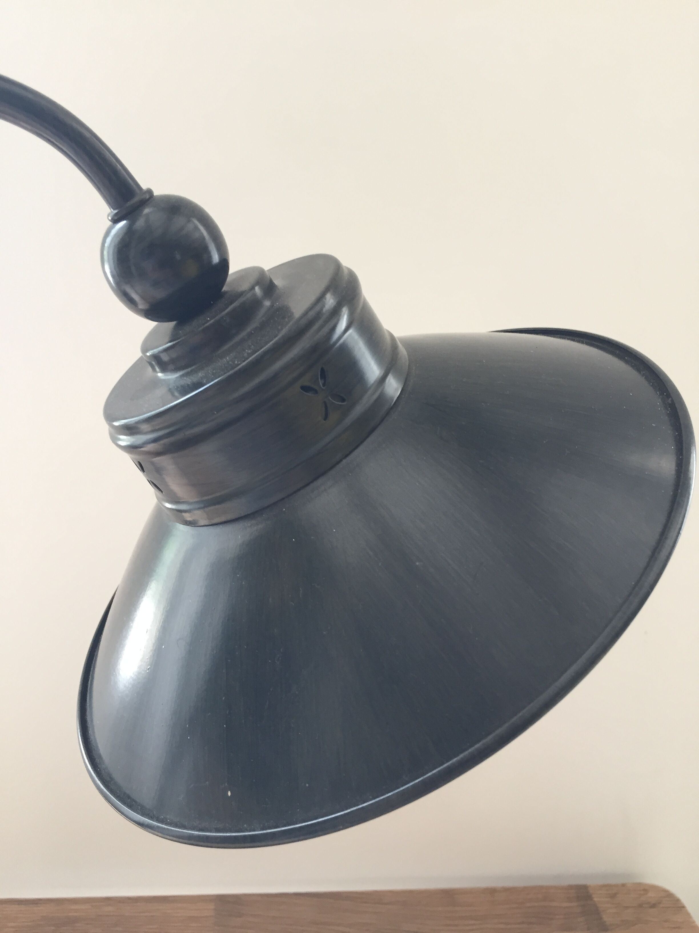 Industrial swan collar lamp