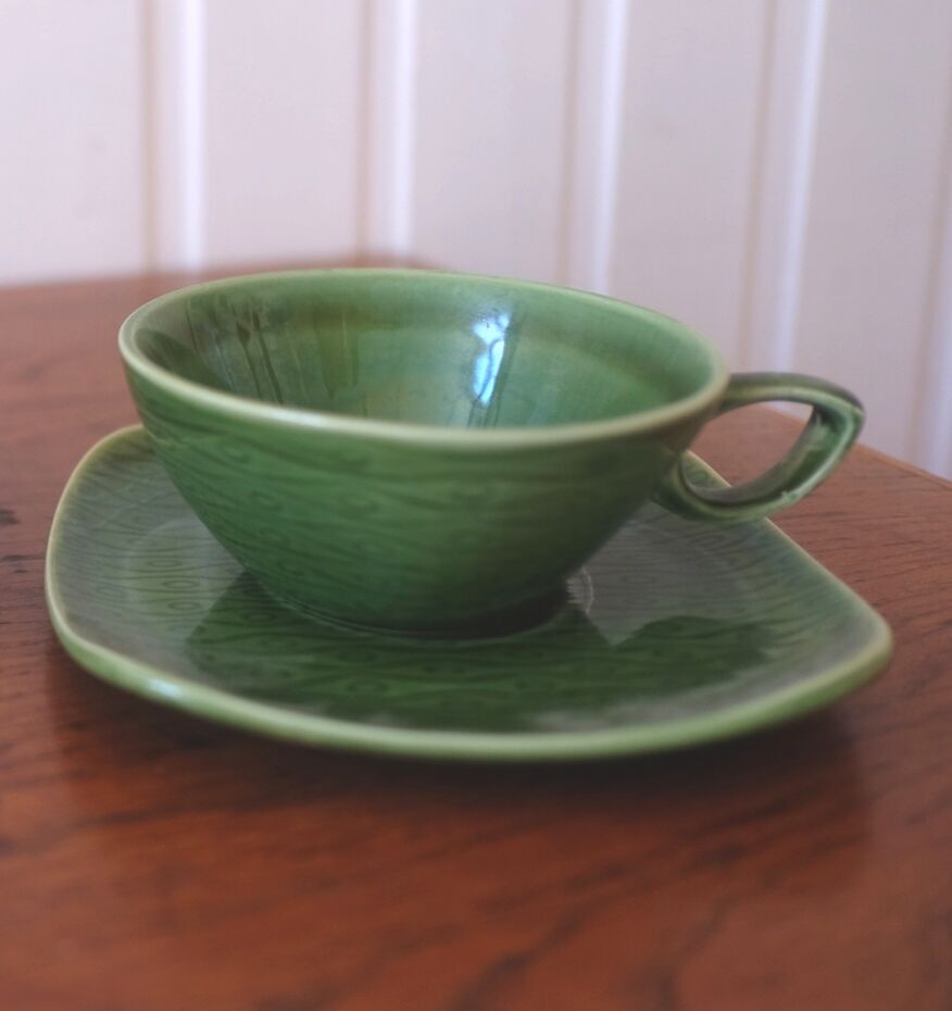 Cups and cups service New Time from Boch Brothers