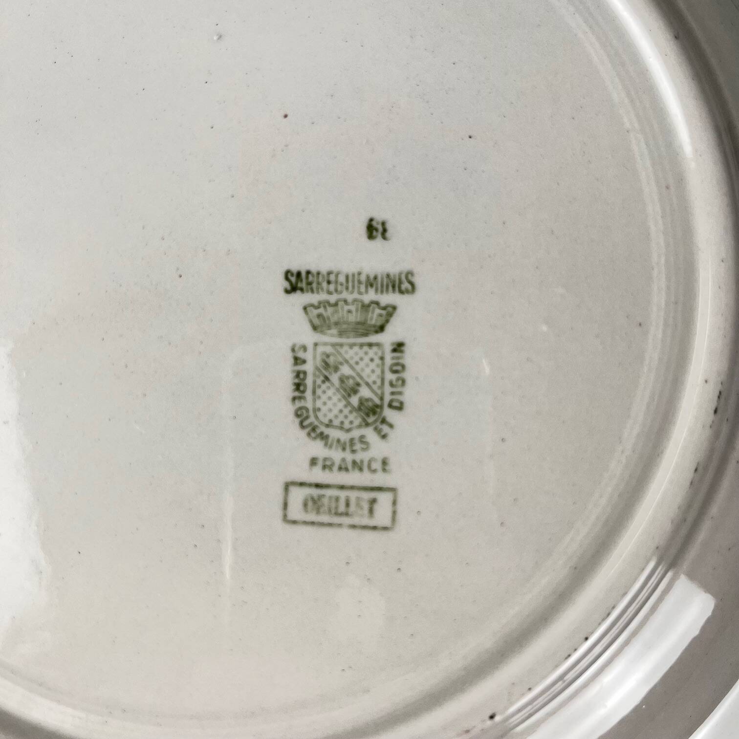 Round "Oeillet" dish Sarreguemines, 1920-50