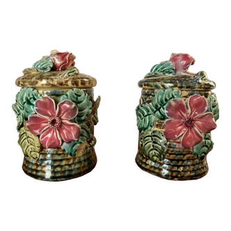 Pots en barbotine fleurs en relief