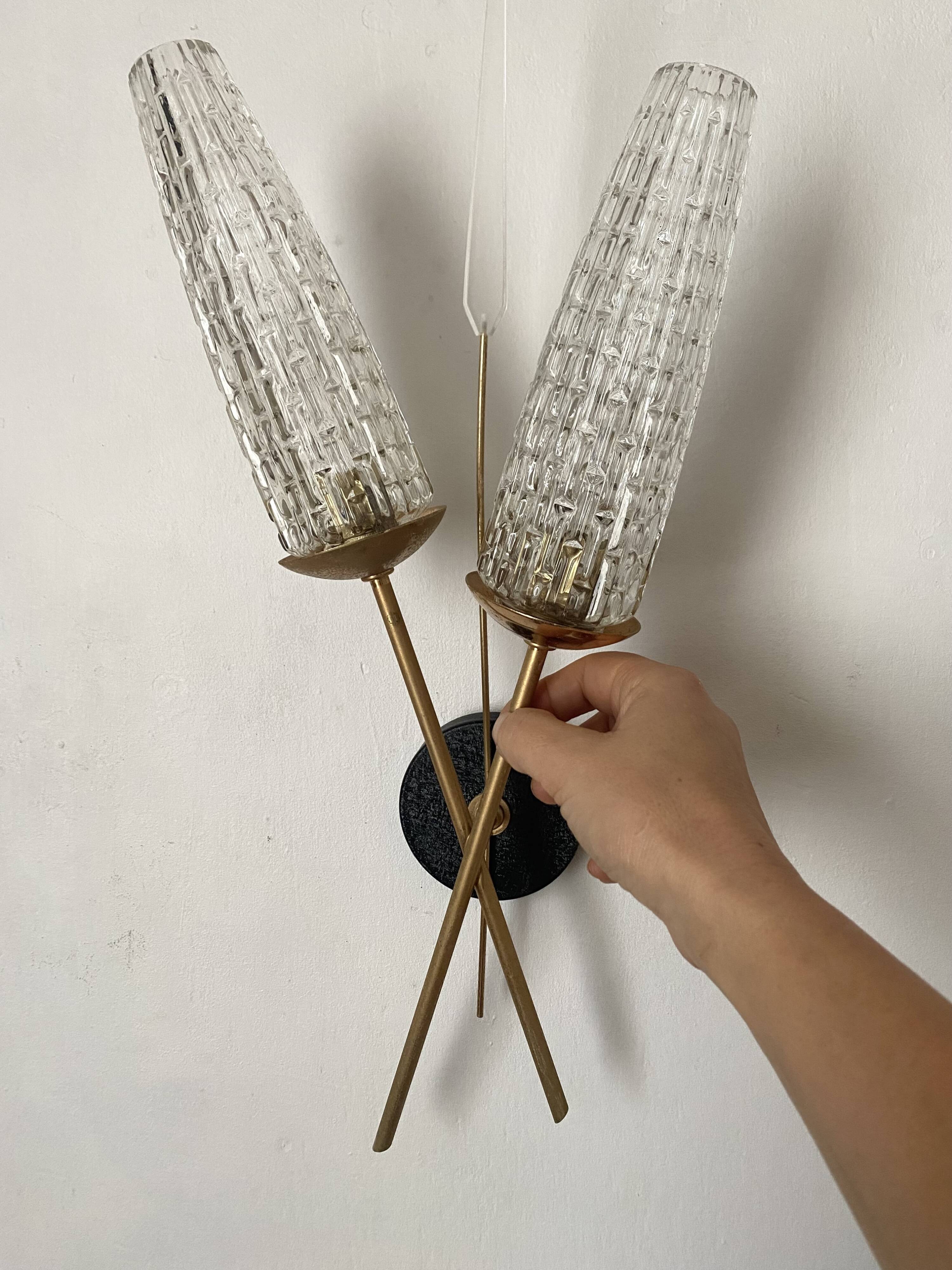 Pair of wall sconces from the 60s, gold metal and tulips.