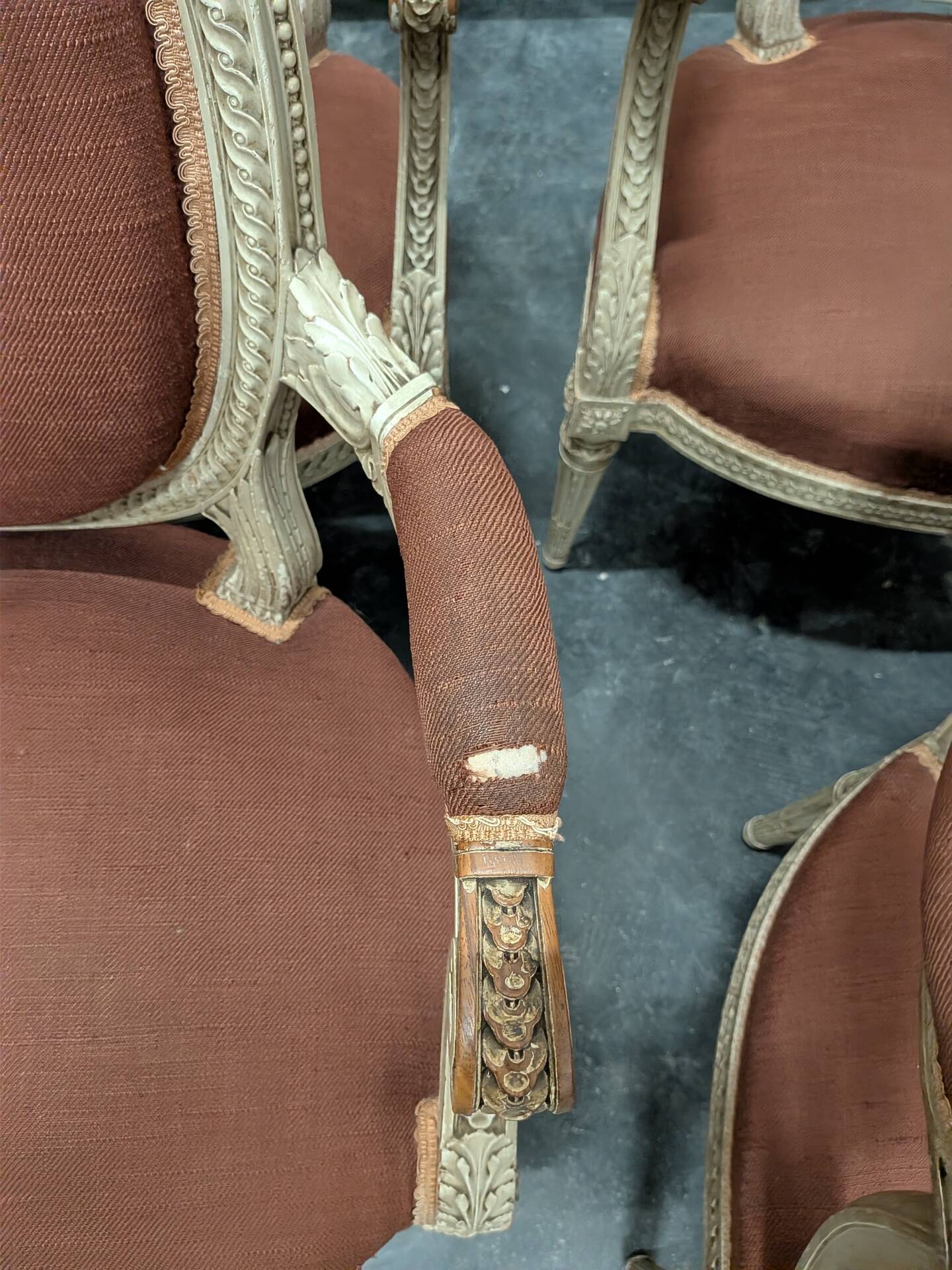 Antique Louis XVI style salon – Basket seat settee and 4 armchairs