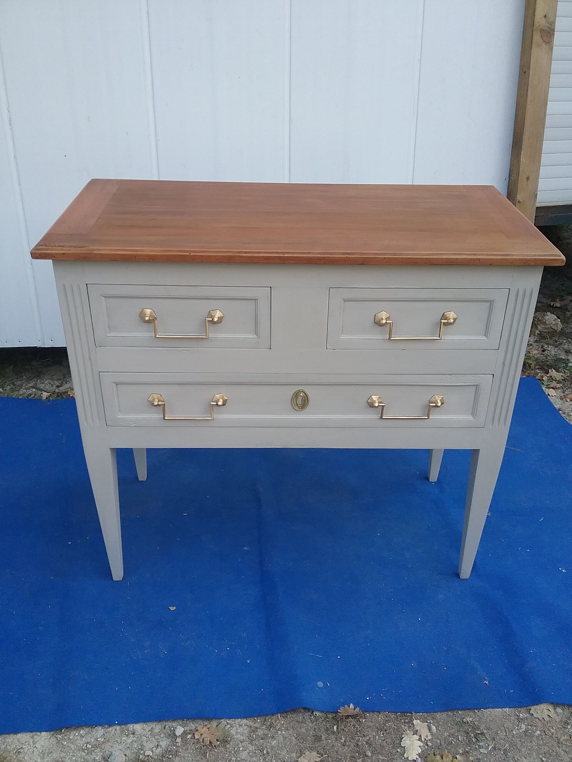 Commode de style Louis XVI