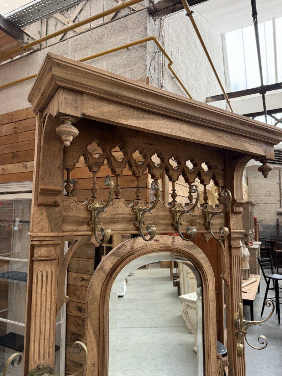 Entrance hall wardrobe in walnut, late 19th century.