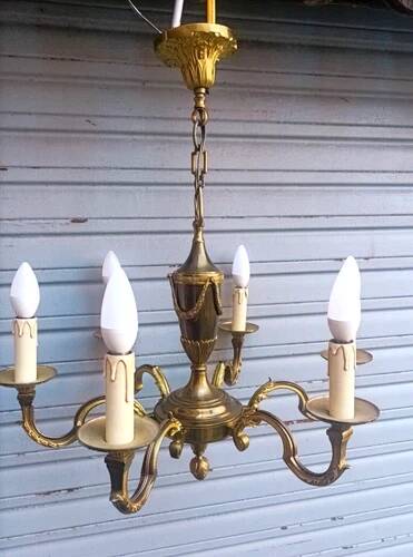 Superb 6-light chandelier in gilded bronze in Louis XVI style, in working condition.