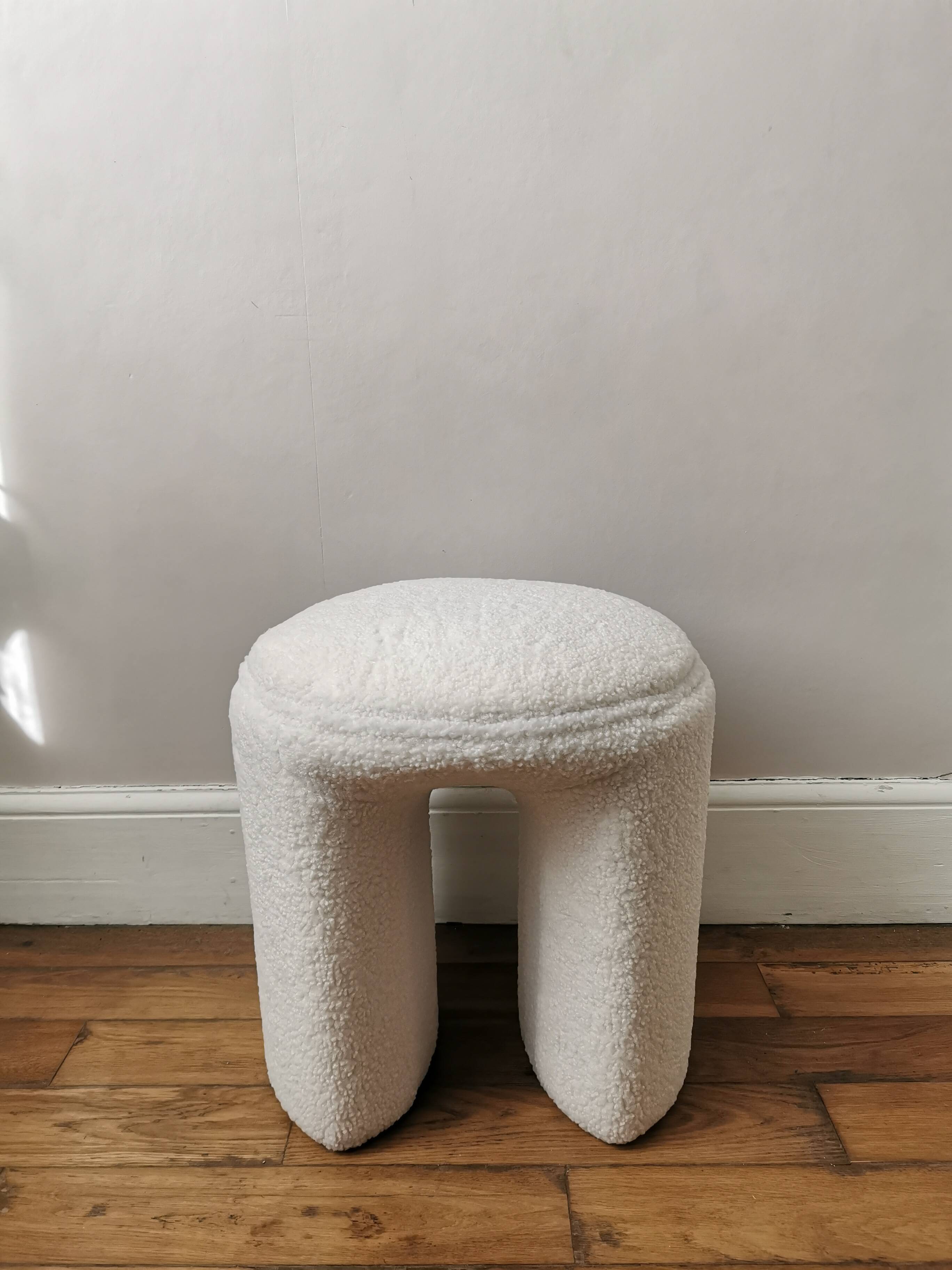 Léon stool in white boucle fabric