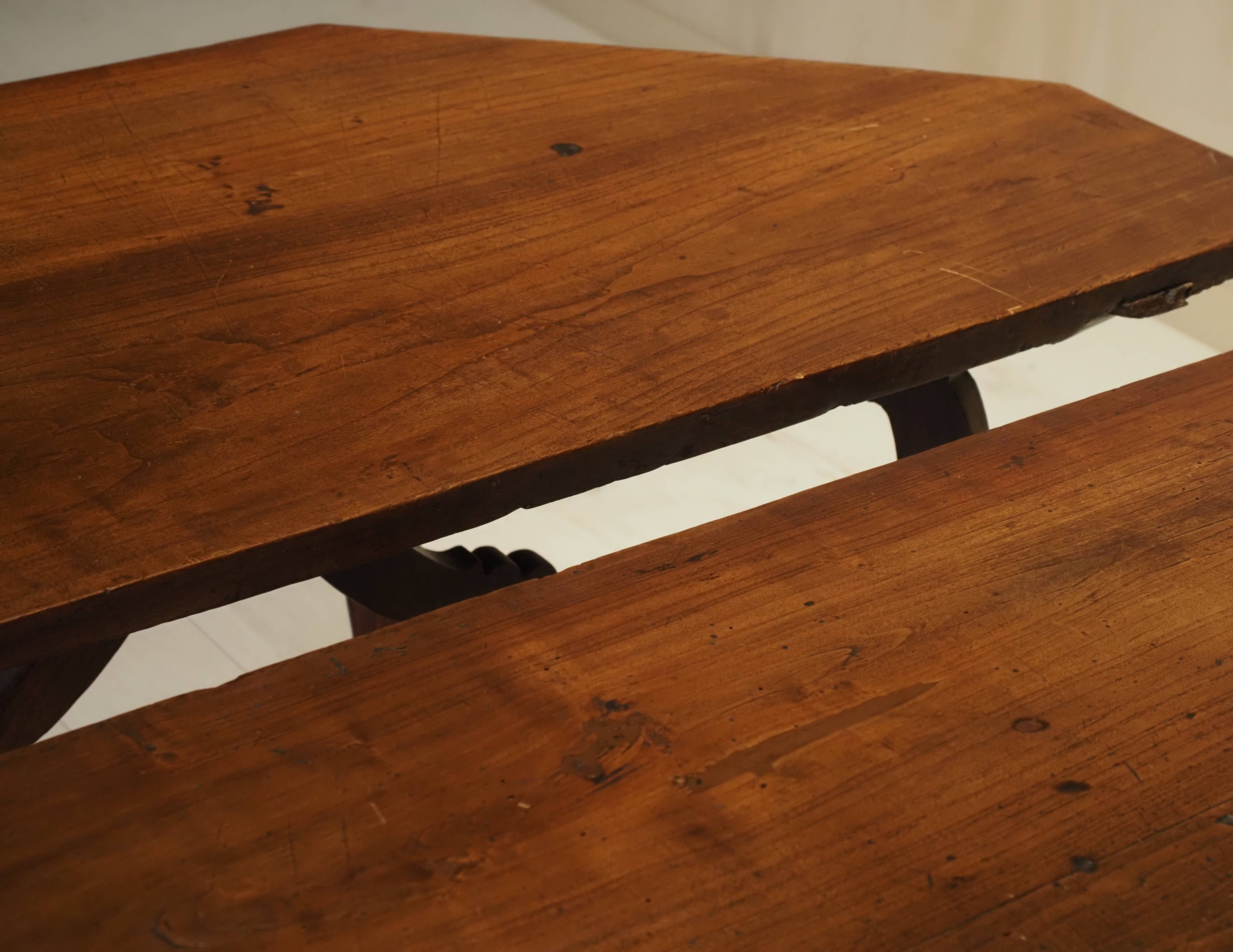 Pair of Italian consoles from the 18th century.