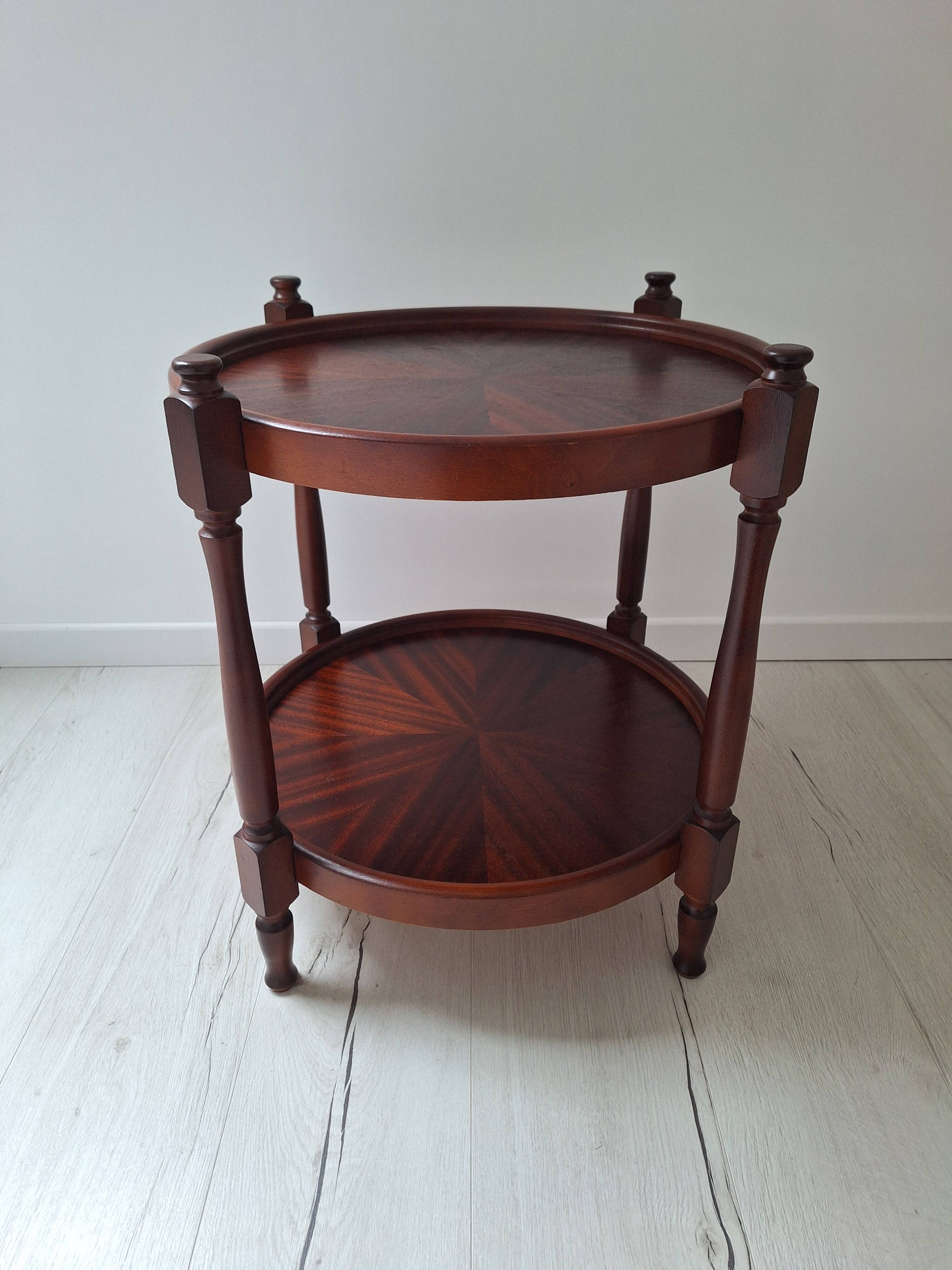 Coffee table / Side table / Round wooden end table