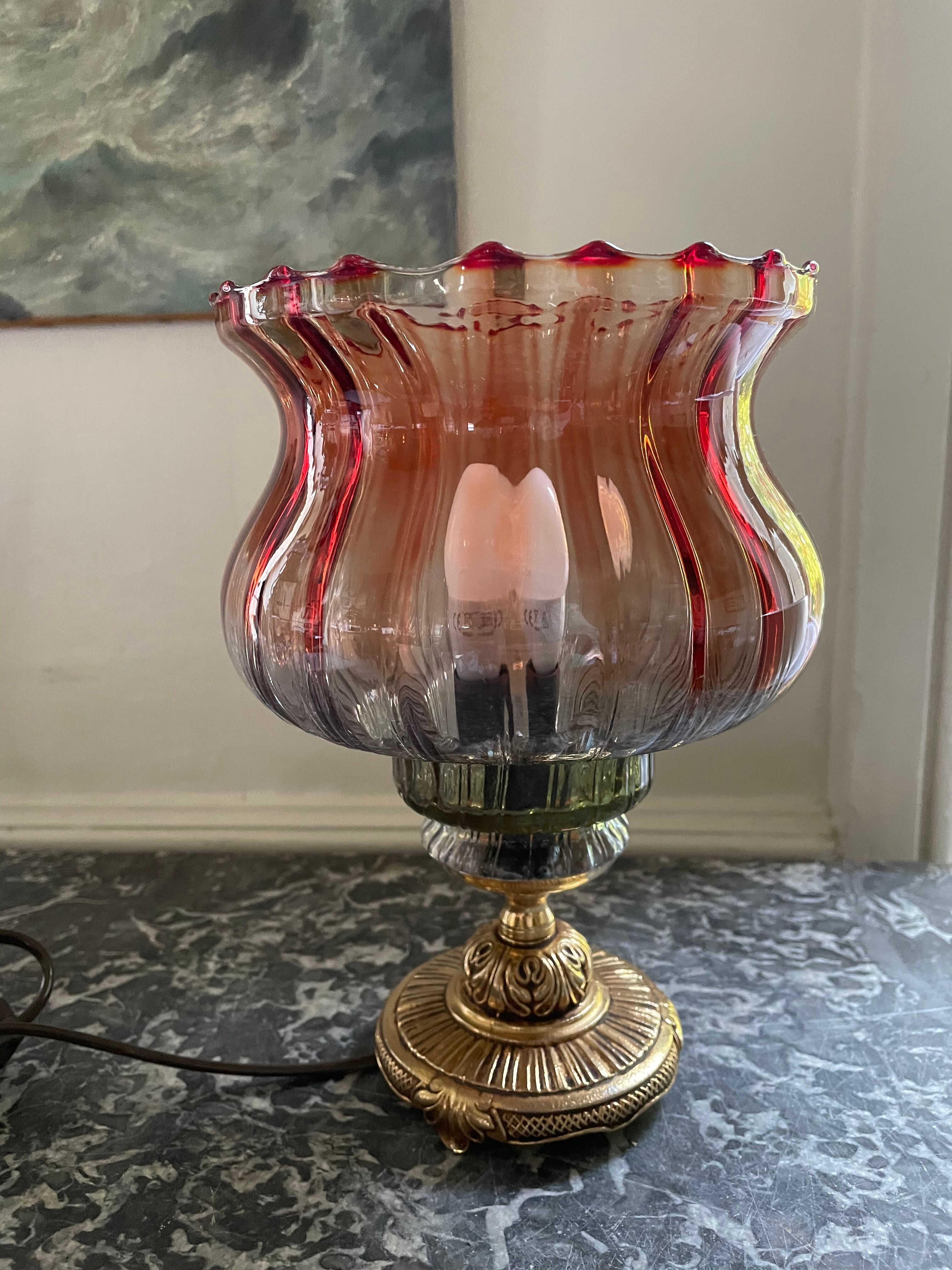 Brass foot tulip lamp