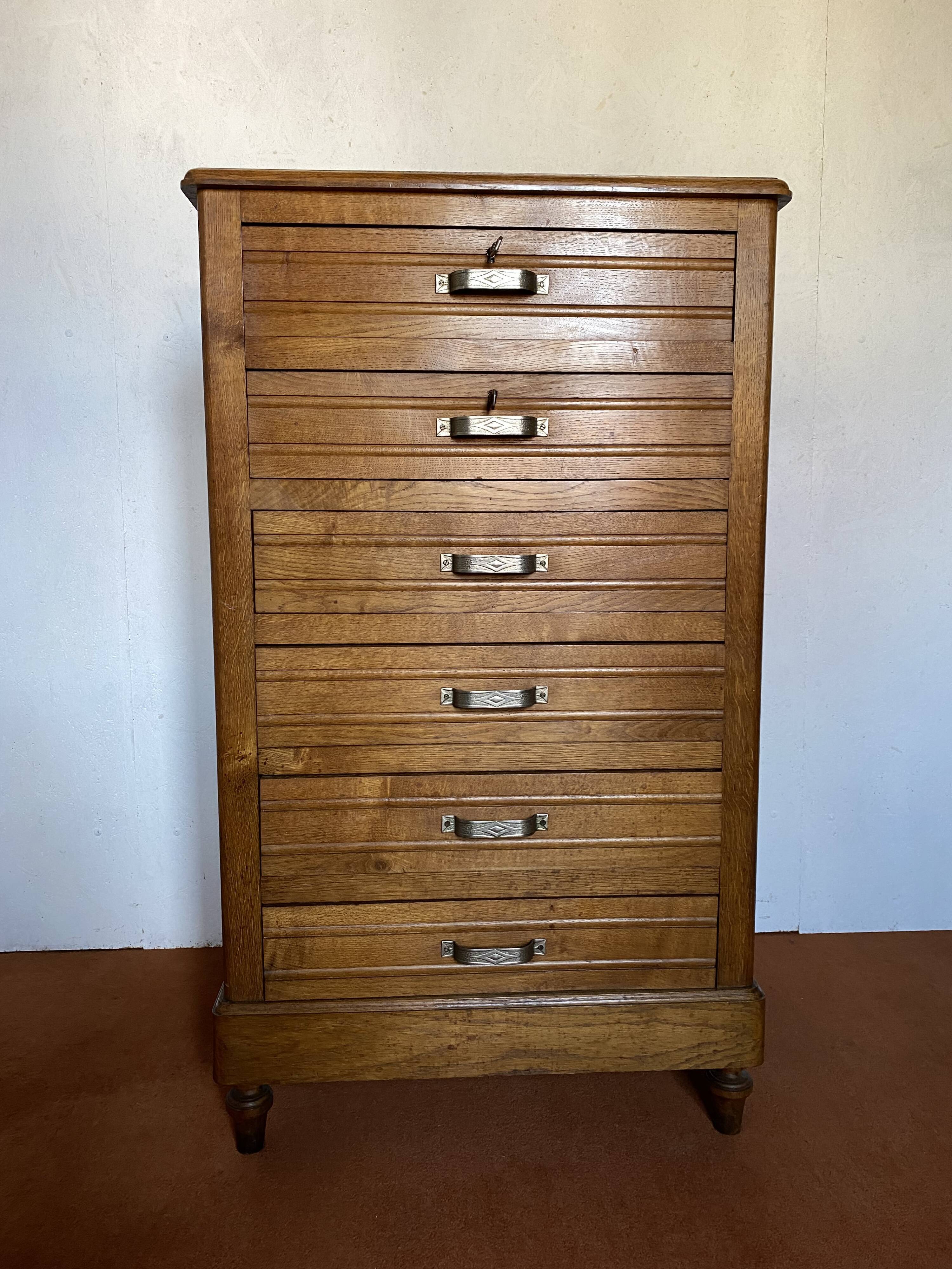 Commode -semainier vintage 6 drawers. Light oak wood furniture in very good condition