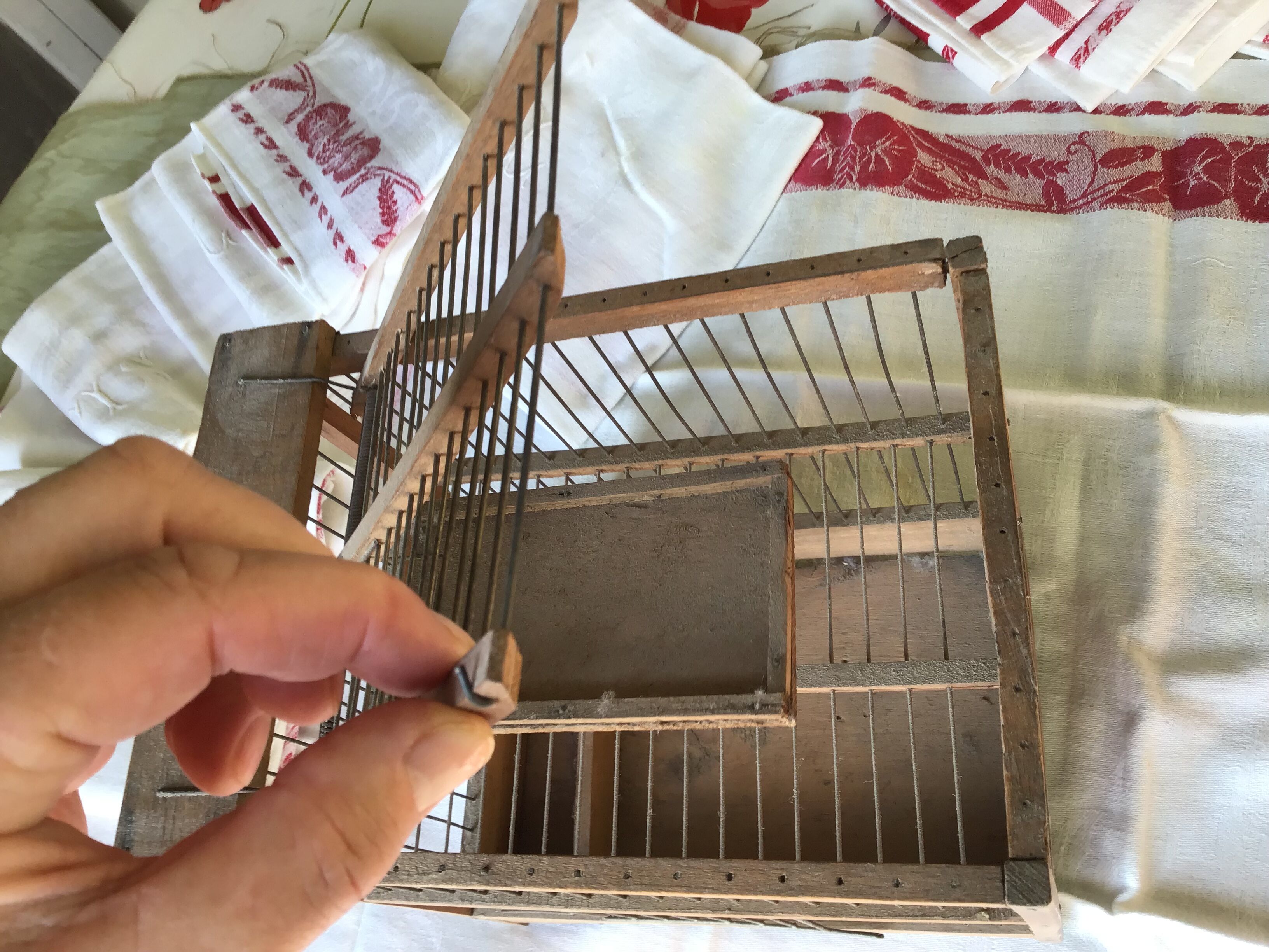 Cage à oiseaux en bois et fer