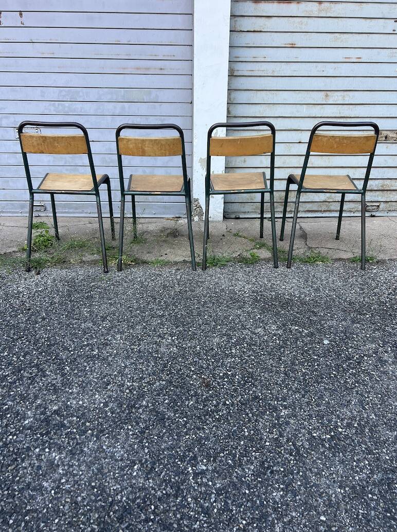(Lot) 26 old school/bistro chairs Stella