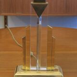 Hollywood regency Boho regency skyscraper table lamp in brass and lucite, 1970s