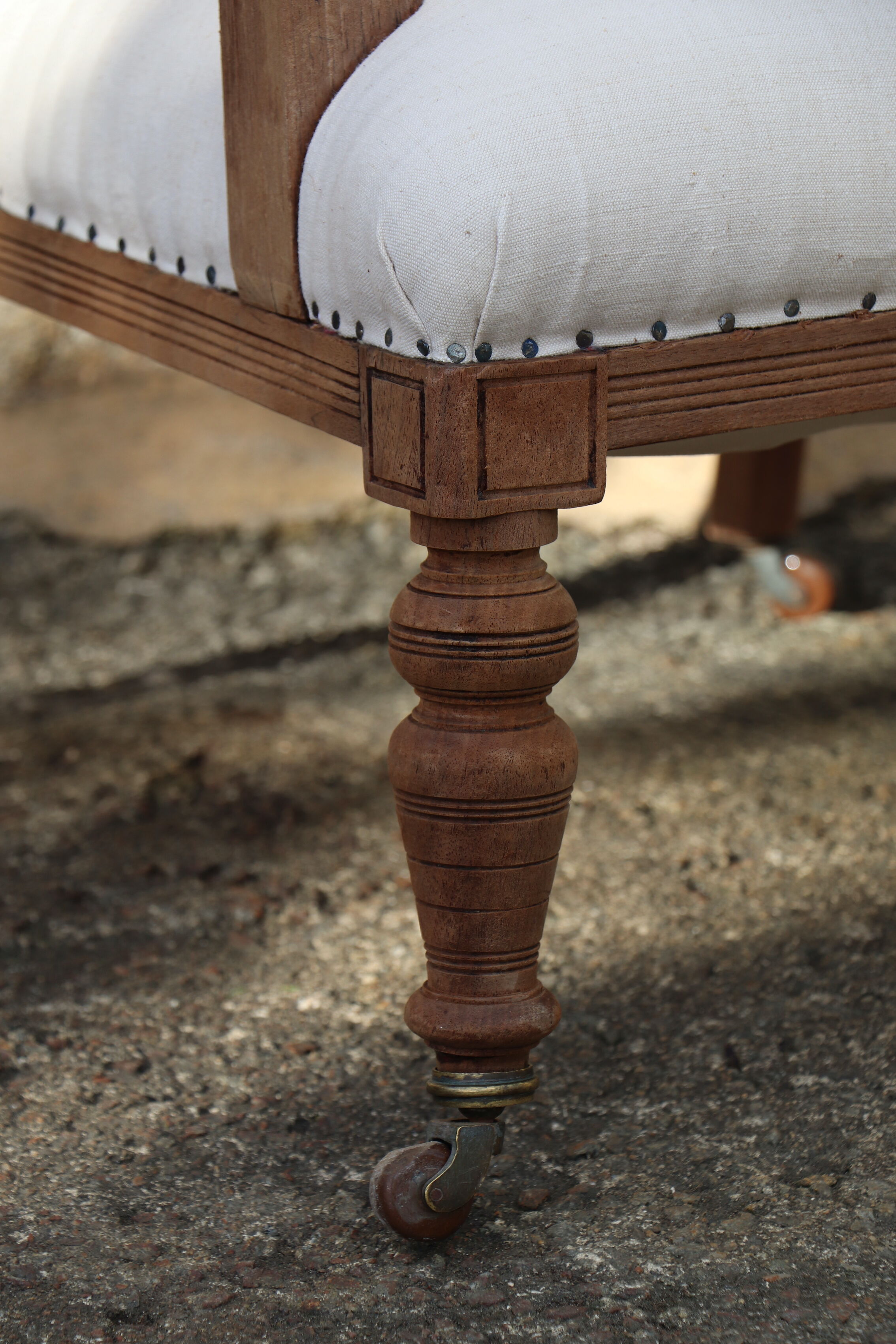 Fauteuil XIXème en bois retapissé en chanvre