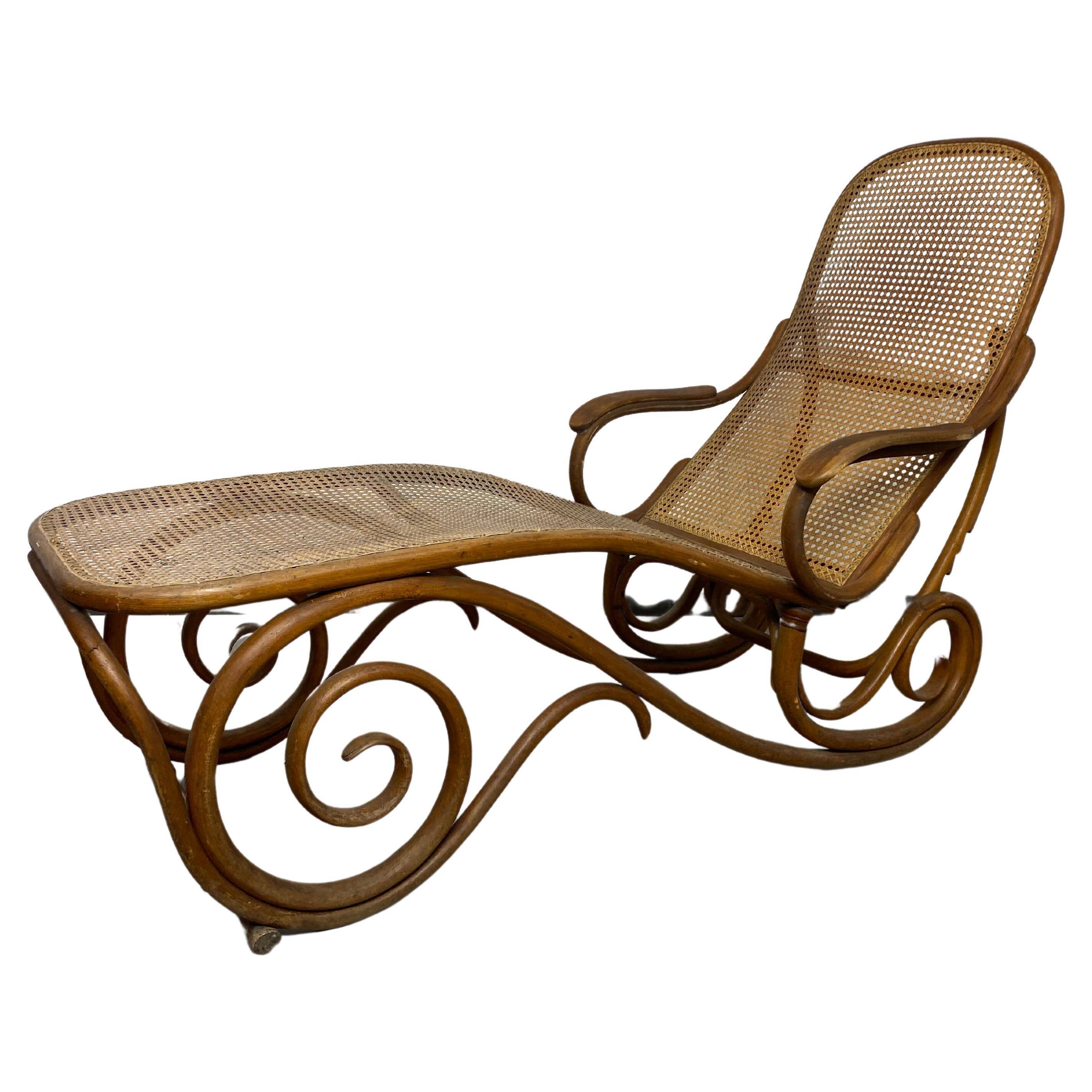Lit de jour en bois courbé n°2 par Thonet