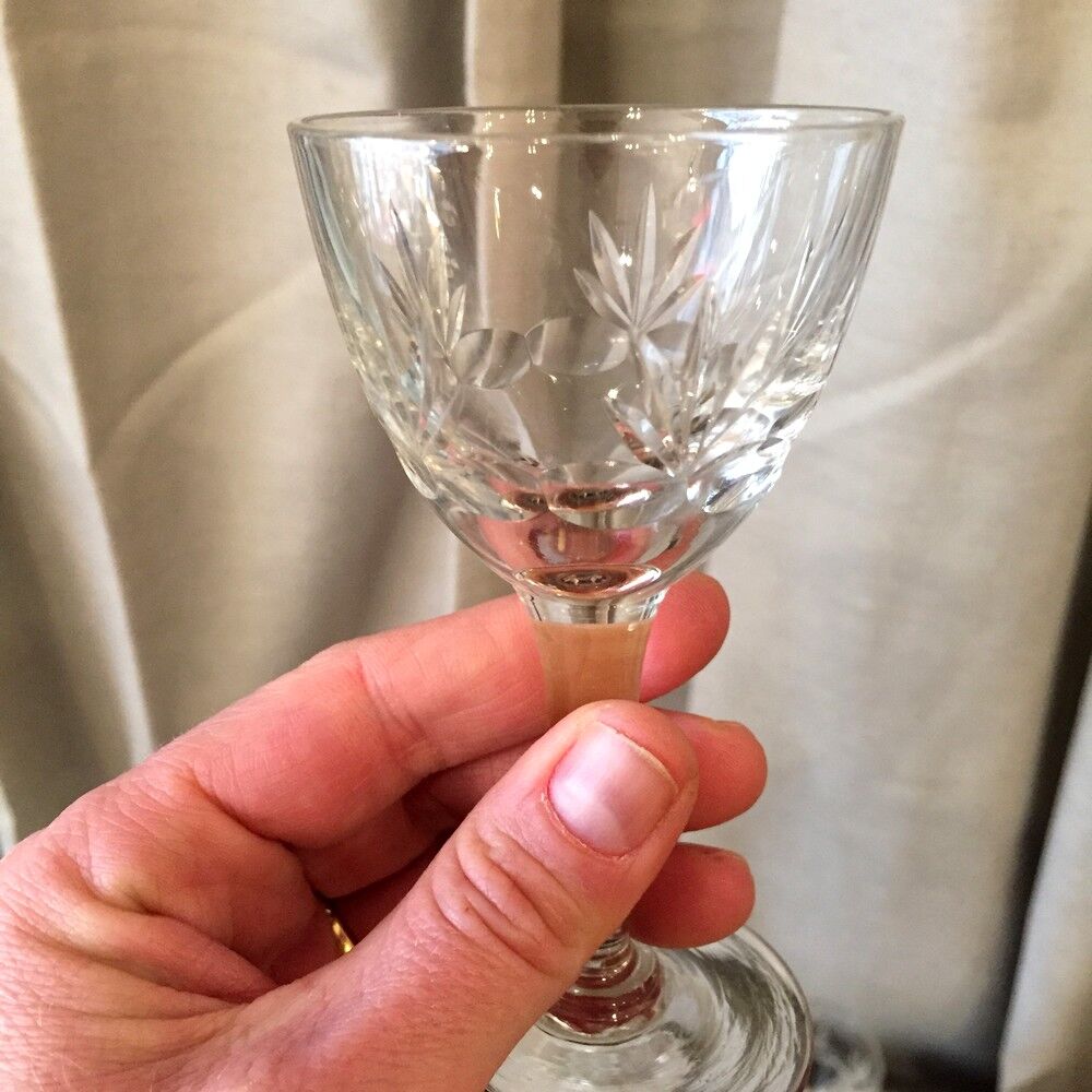 Suite of 11 glasses on foot for the drop liqueur in glass cisele