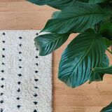 Berber rug with aligned black dots 95x150 cm