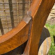 Paire de fauteuils cabriolet Louis XVI – dossier médaillon