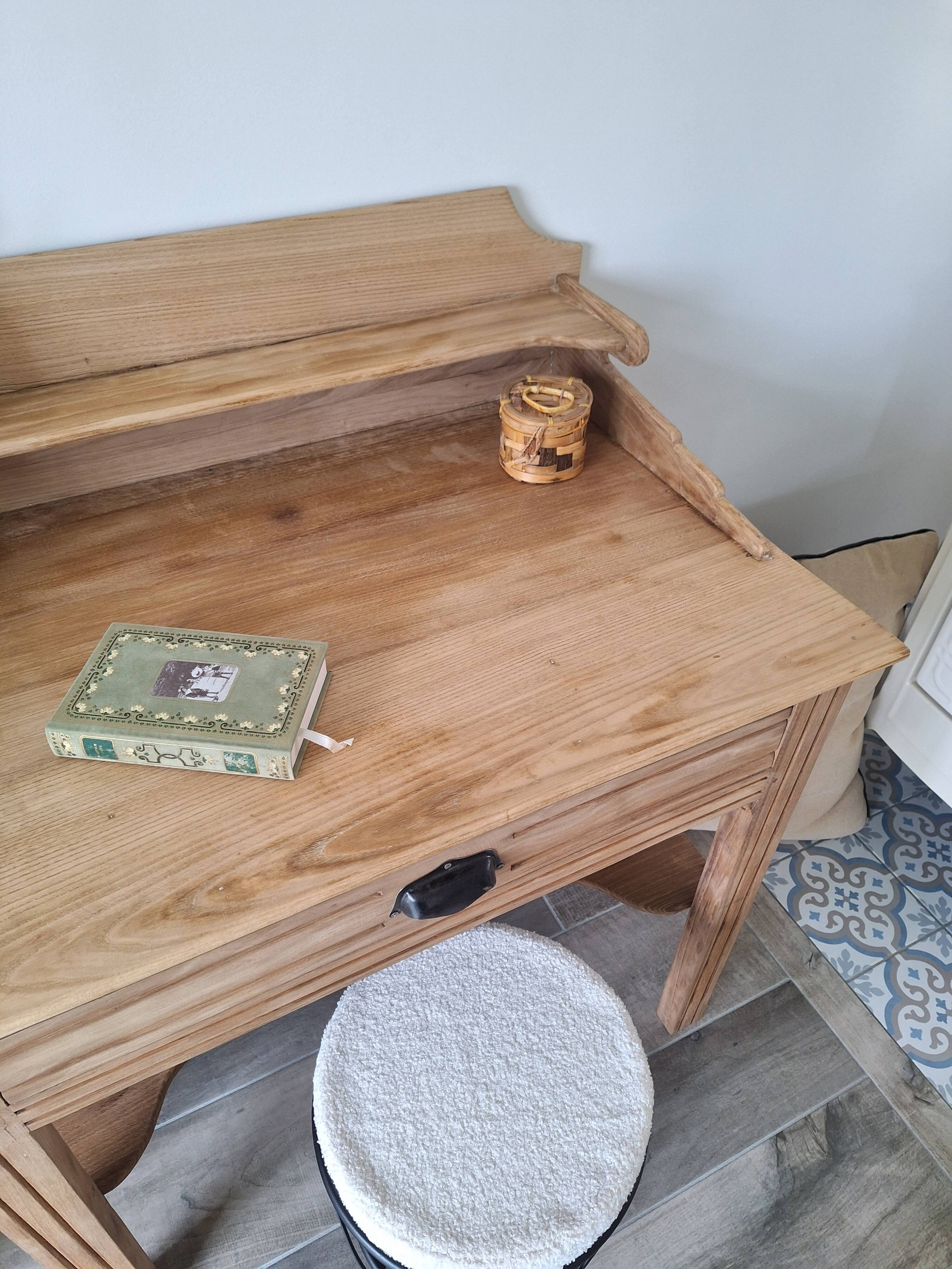 Desk / Dressing table in solid elm from the early 20th century.