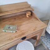 Desk / Dressing table in solid elm from the early 20th century.