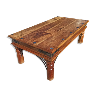Table basse en chêne rouge à ferronneries d'inspiration médiévale