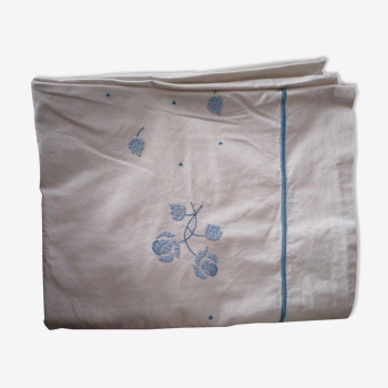 Drap ancien brodé