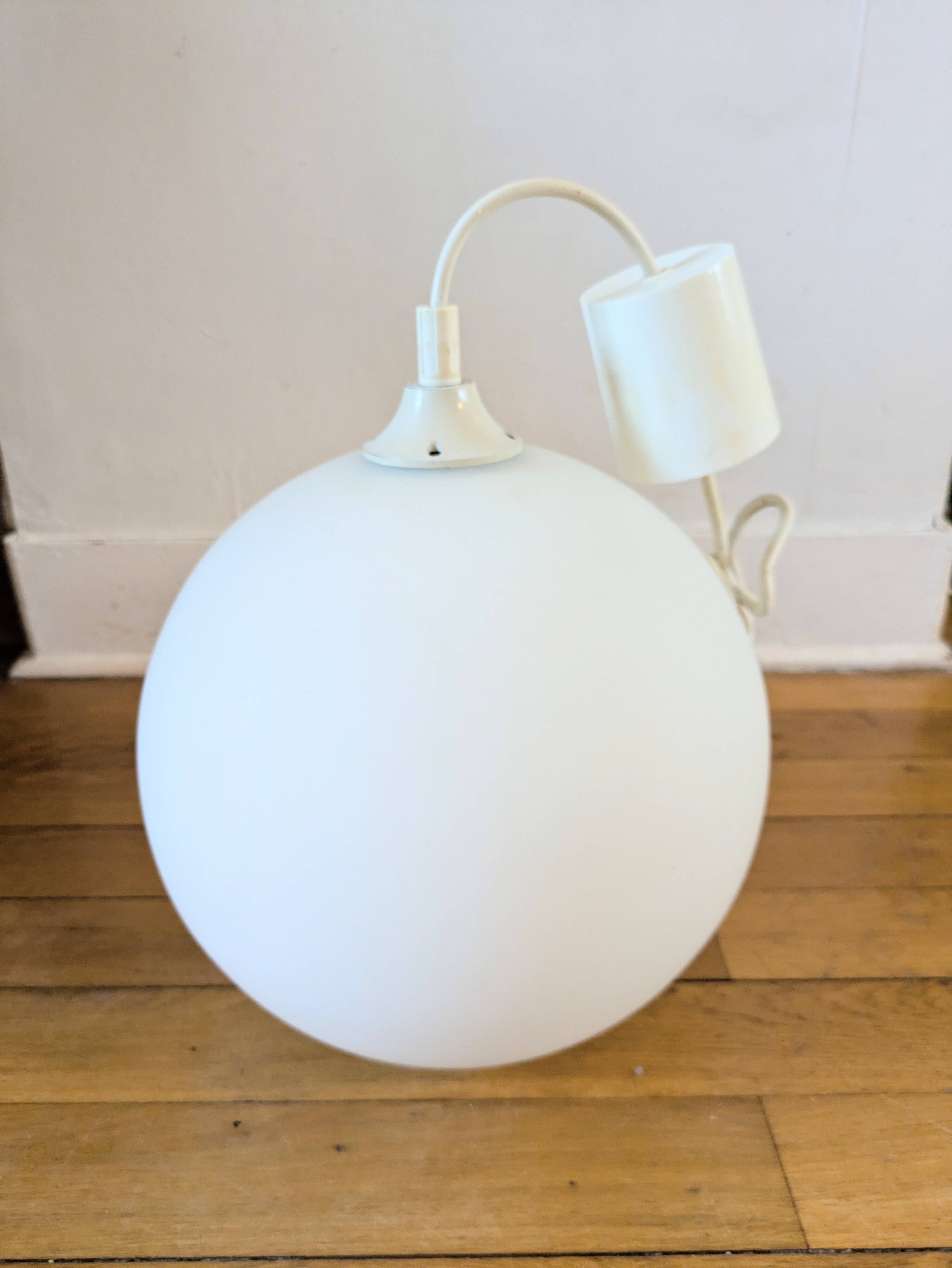 Suspension lampe opaline Lita design années 70