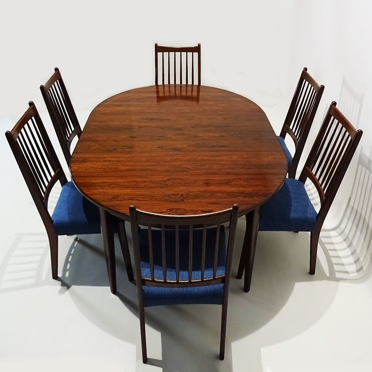 Ensemble table et 10 sièges danoises Arne Hovmand Olsen